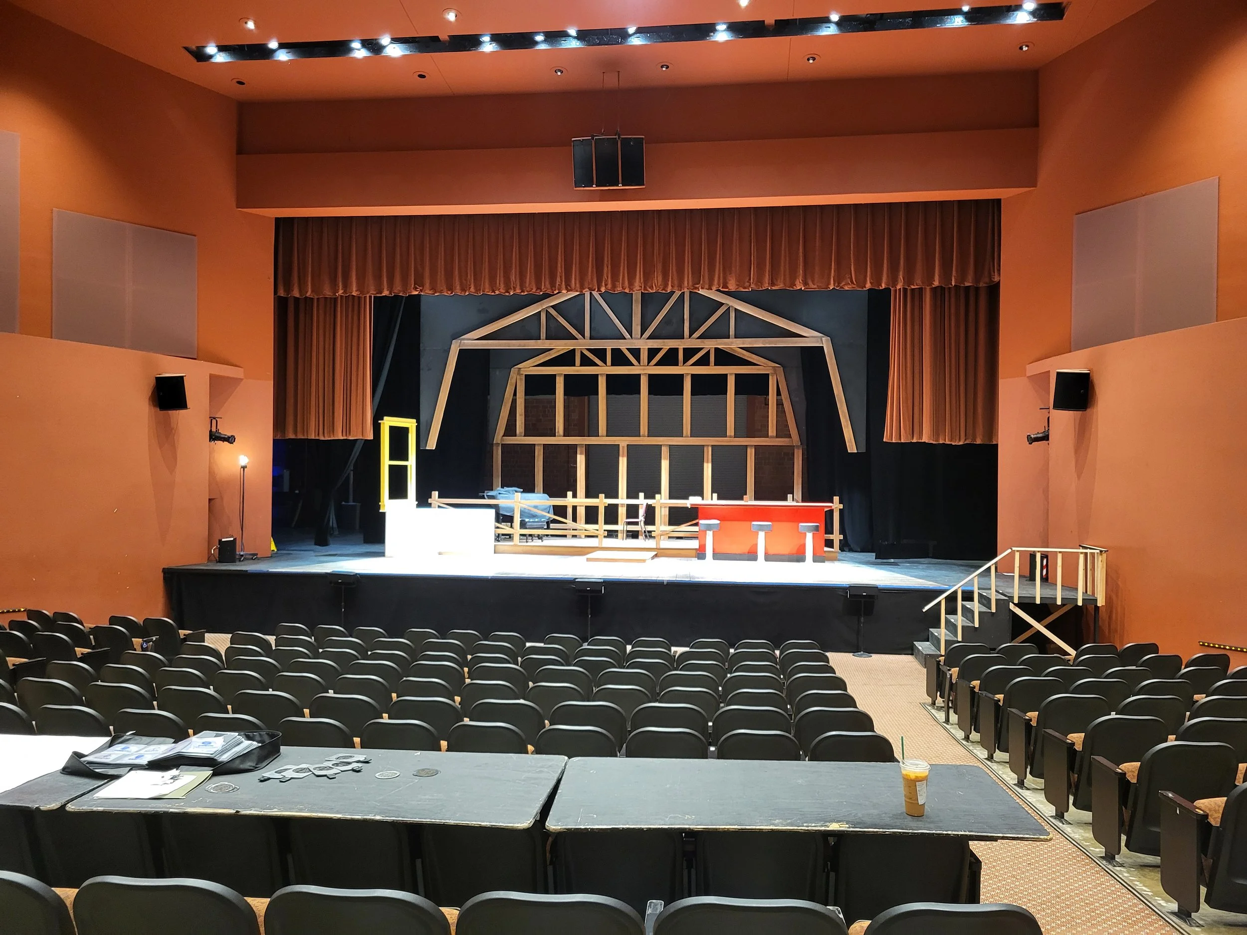 Note the escape stairs from the stage to the audience.