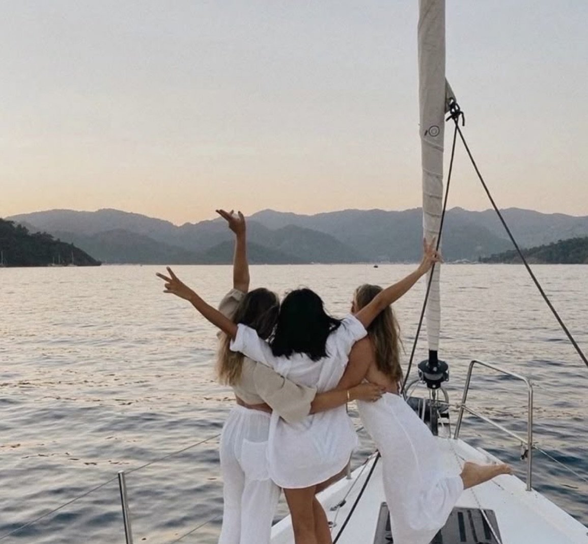 Happy Easter AW team - use this time to connect with family and friends off the boat or re connect with yourself by minimizing screen time and spending time in Nature! ✨
