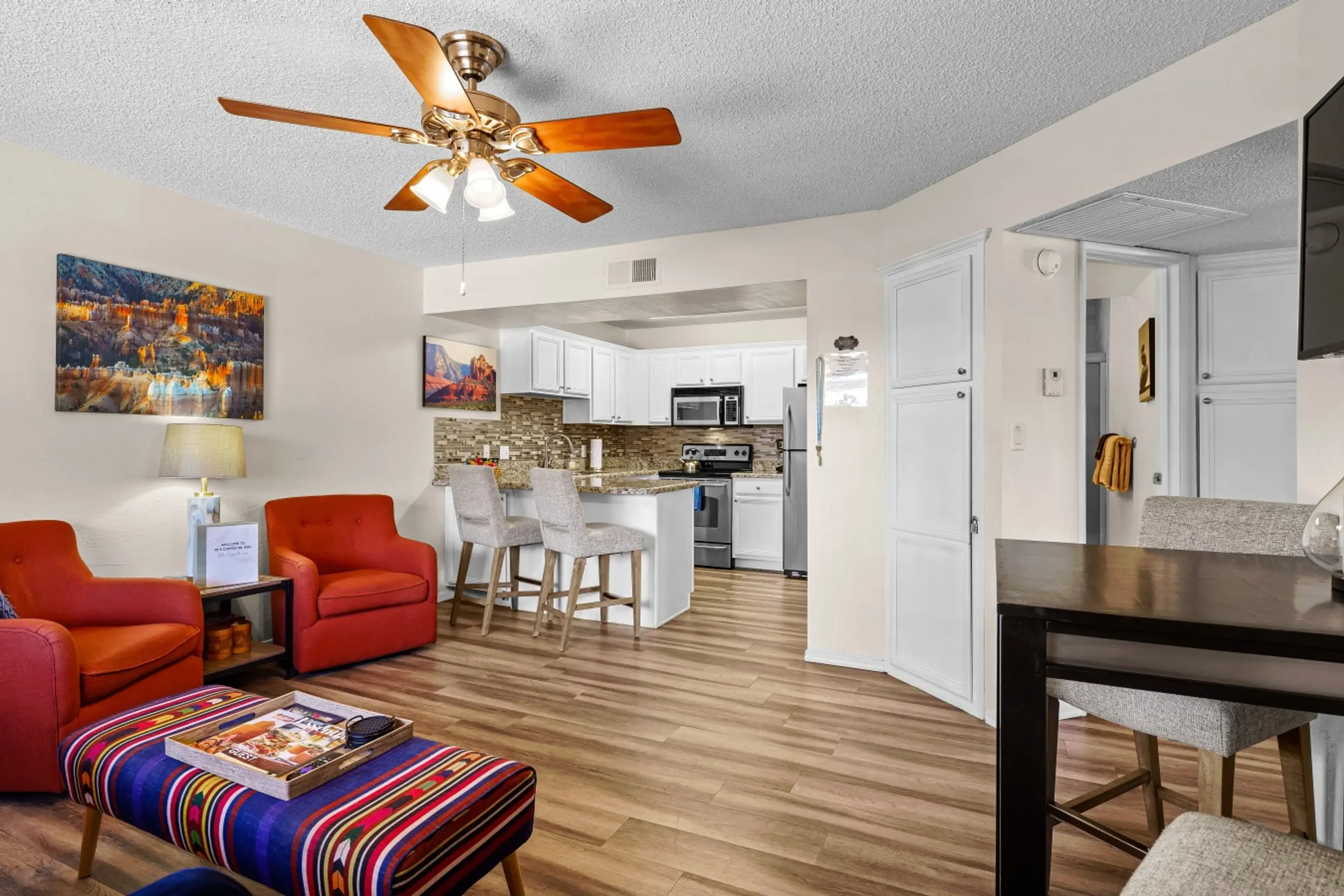 Peaceful Oasis - Walkable Convenience