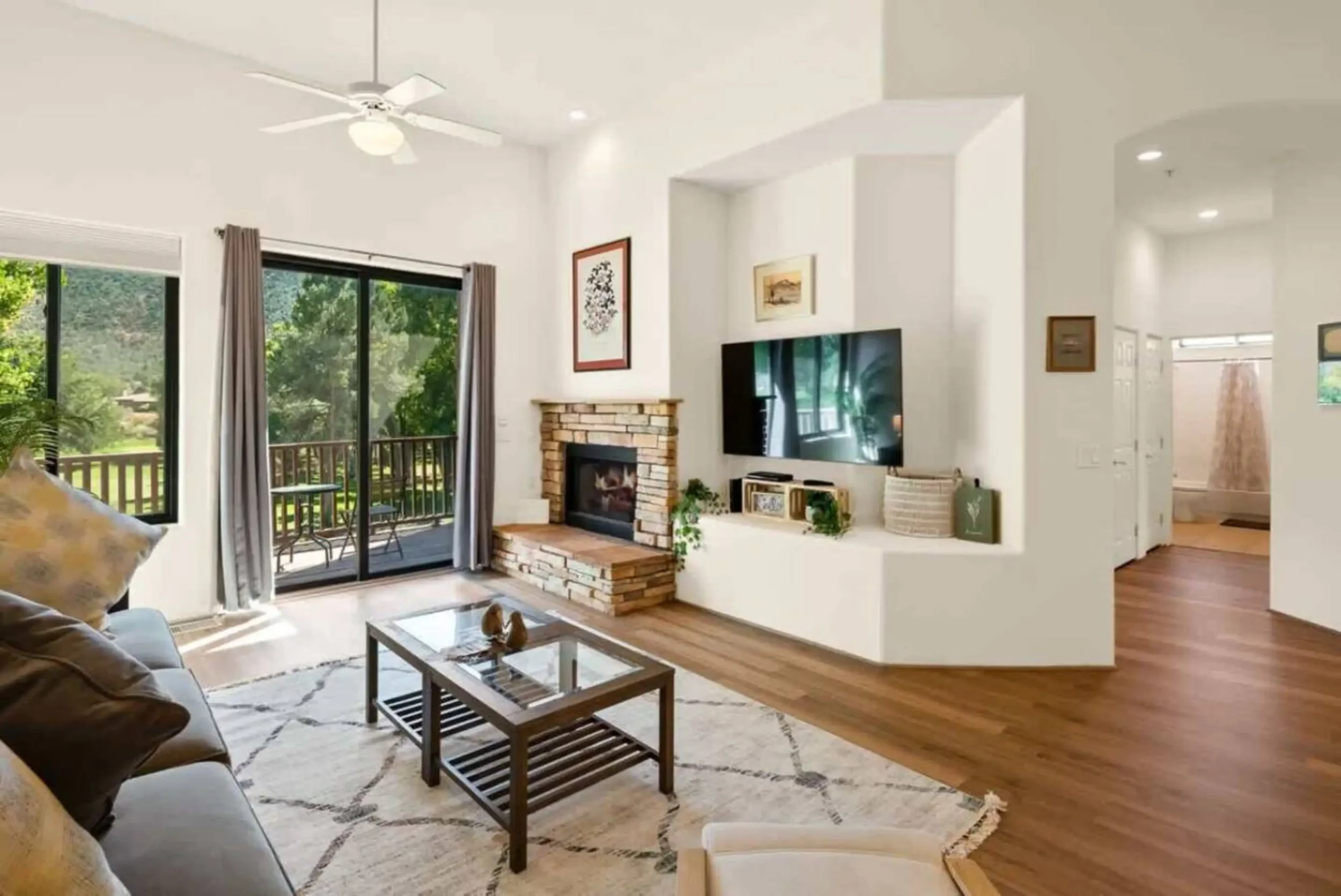 Spacious &amp; Bright Golf Retreat