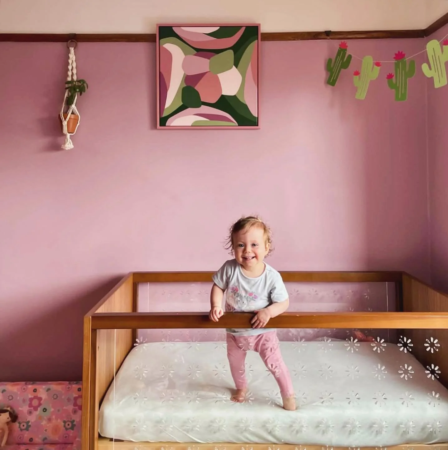 A tiny human with their very first artwork. Painted with love to celebrate this darling&rsquo;s first trip around the sun - my youngest collector yet. 💫❤️

#artcommission #colourfulart #abstractart #contemporaryart #melbourneartist