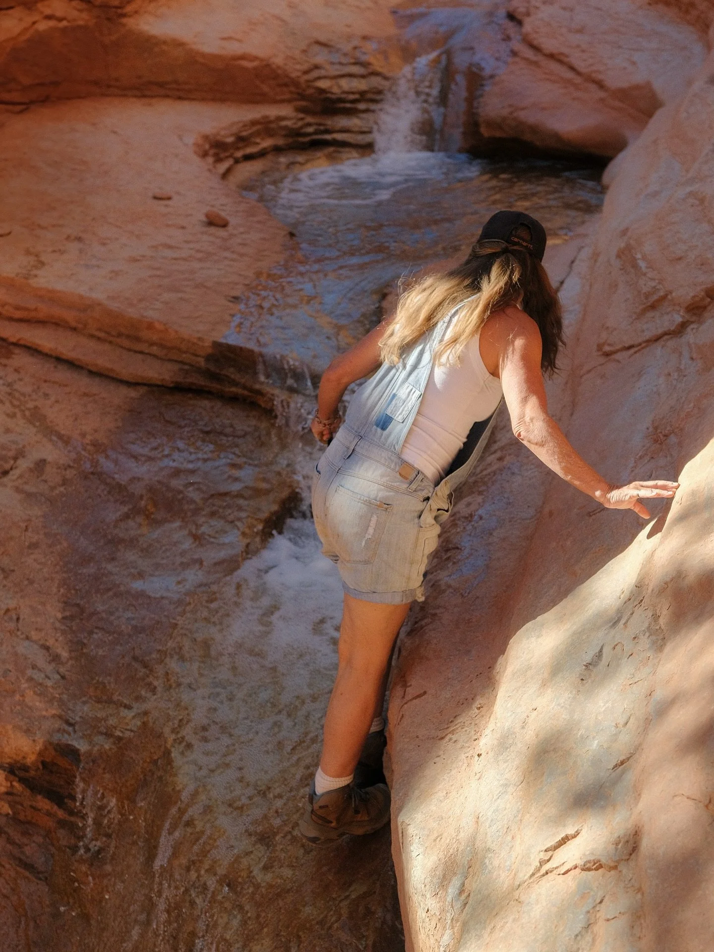 weaving &amp; winding through valleys forged by flash floods, wind and waterfalls 

#utah #capitolreefnationalpark #brandphotography