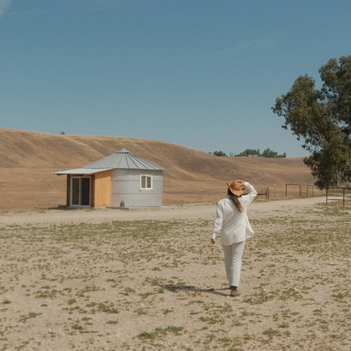 this earth month, we&rsquo;re walking with @fourobjects as an act of reconnection as we head into spring 🌱

inspired by @parkhere and her beautiful book Do Walk (highly recommend!!), we&rsquo;ve committed to moving through the world slowly - noticin