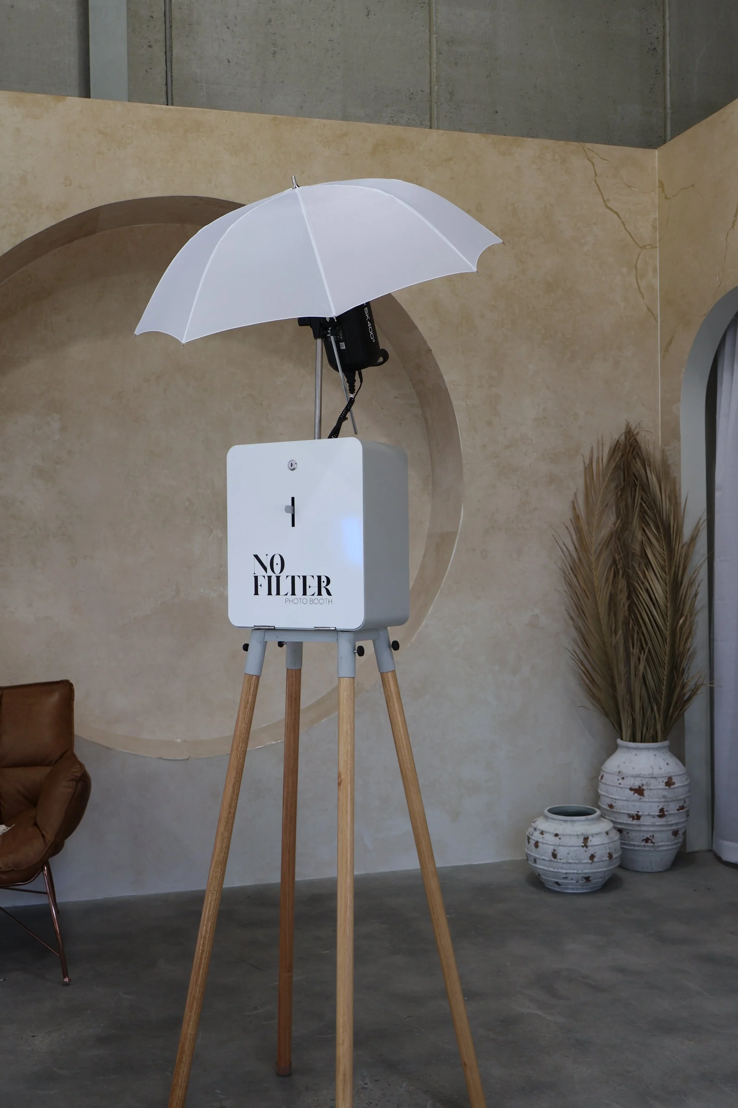 How To Choose Between A Glam Photo Booth And A Regular Photo Booth