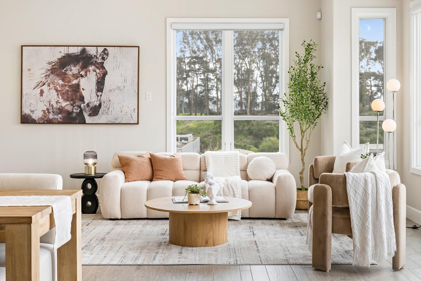 Falling in love with this space.❤️
#SanFranciscoHome #ModernLiving #HomeGoals #InteriorInspo #StagedToSell #BayAreaStyle #DreamHome #HomeDesign #ModernVibes #MinimalStyle