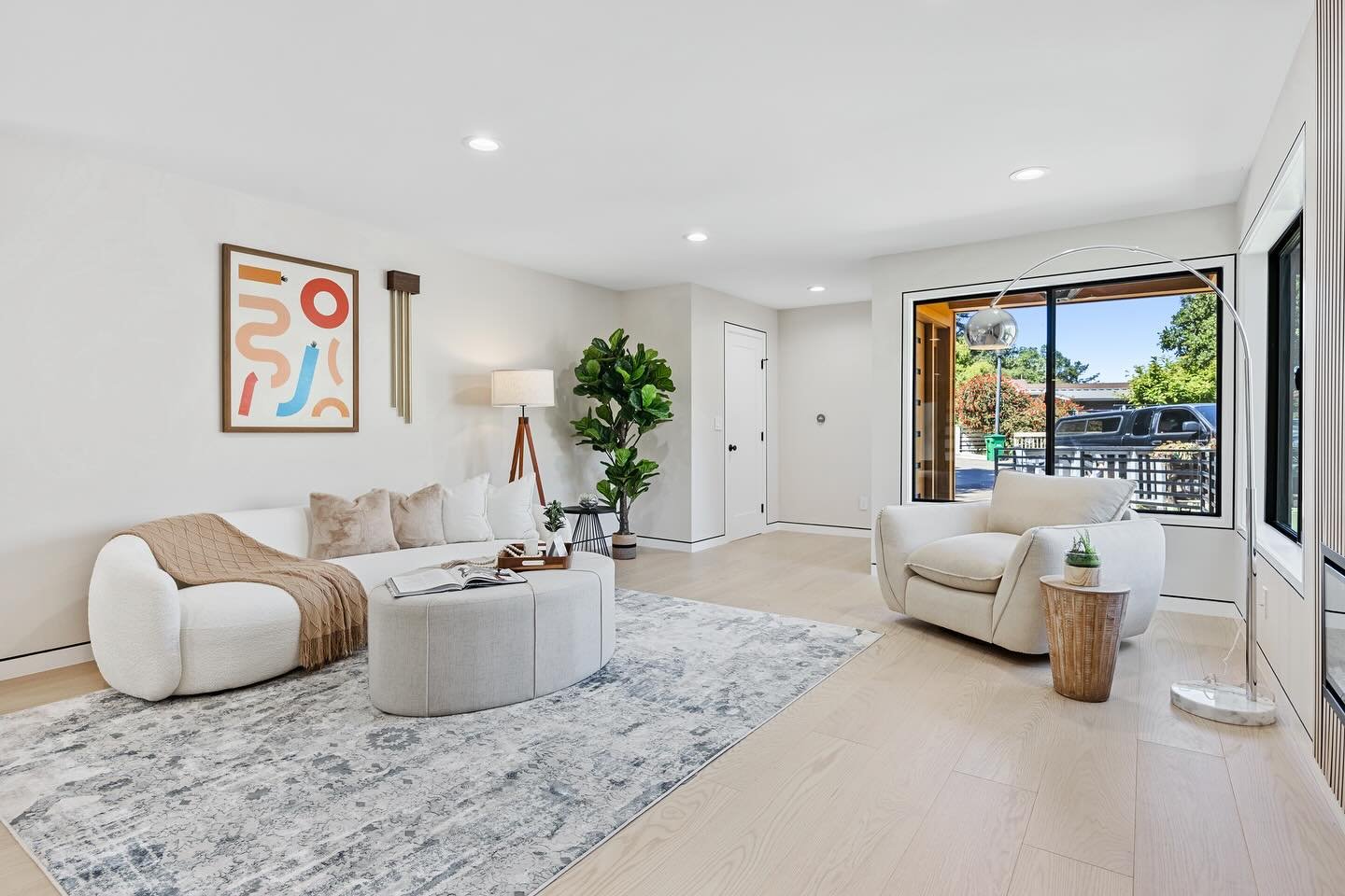 This is Berkeley. ⭐️
📸 @garyrunzwyld
#BayAreaRealEstate #BerkeleyRealEstate #ModernHome #HomeStaging #StagedToSell #InteriorGoals #DreamHome #RealEstateDesign #LuxuryListing #BerkeleyLiving