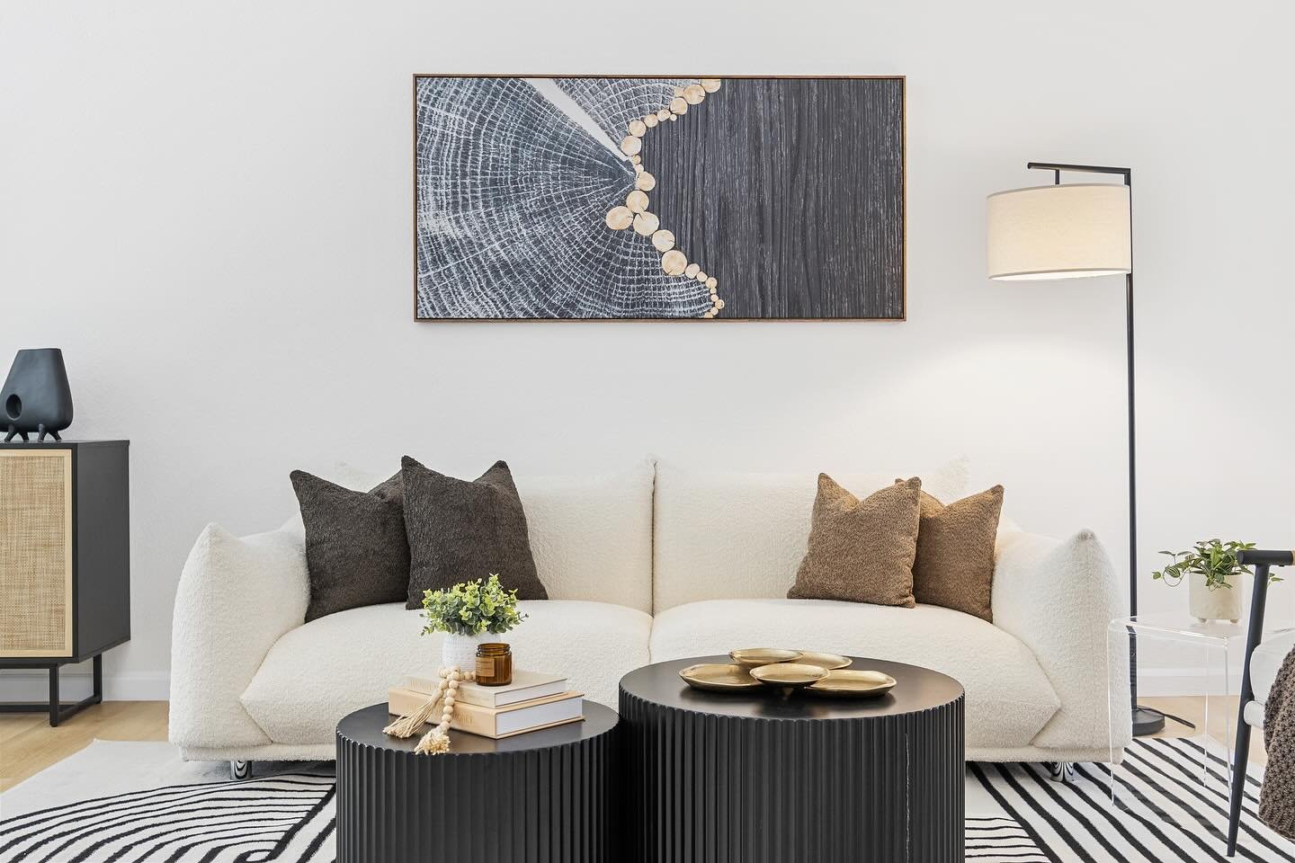 Clean lines. Milpitas staged! 💫
📸 @teamradiusmedia
🏡 @william_realtorsf
#Milpitas
#BayAreaStaging
#StagedToSell
#LuminaStaging
#ModernVibes