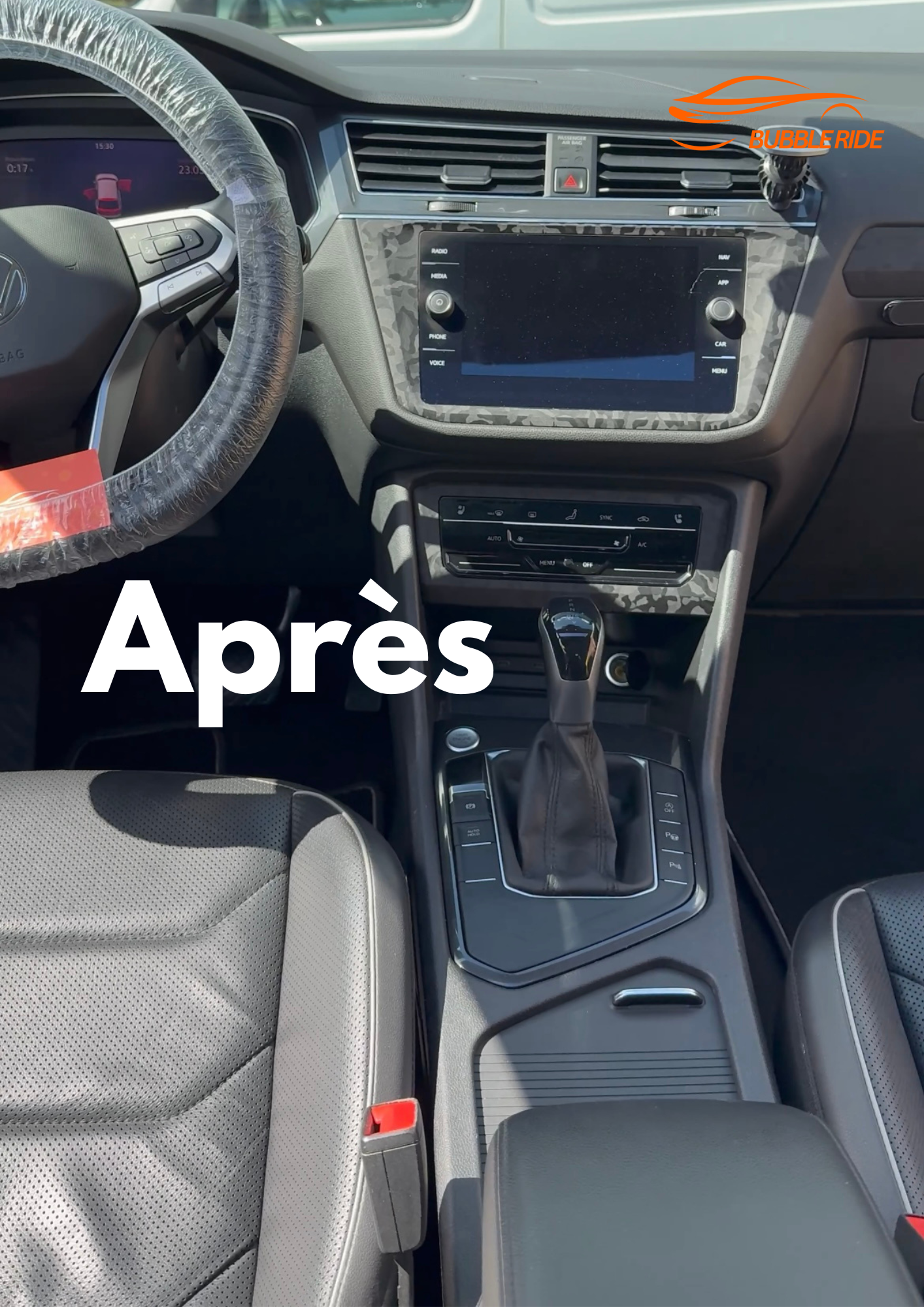 Tableau de bord entièrement nettoyé et désinfecté par Bubbleride. Résultat impeccable après notre prestation intérieure.