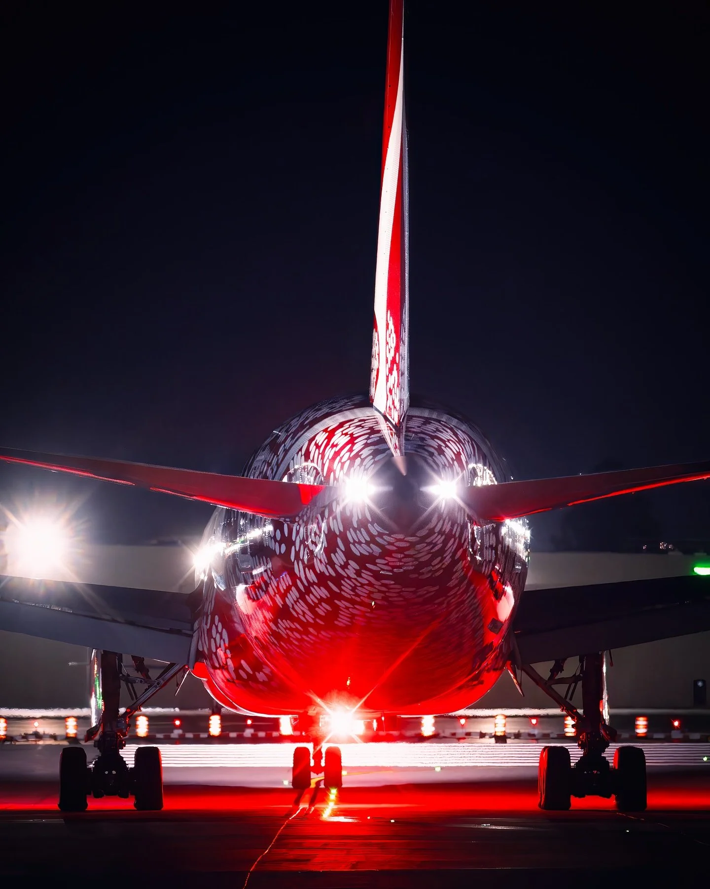 Yam night 🍠 

Lens: 70-200mm

#yamdreaming #planespotting #planes #qantasyamdreaming #yvr