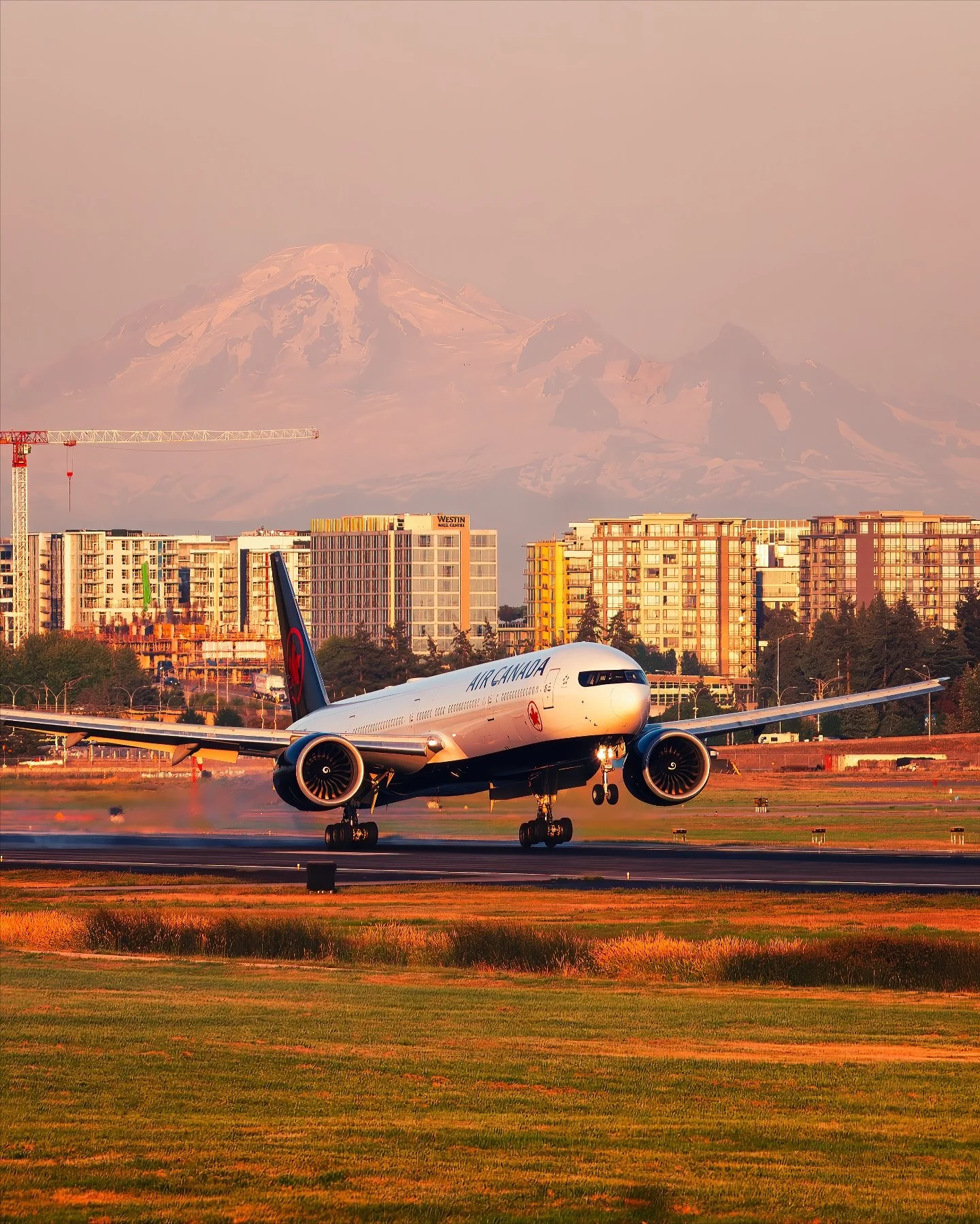 AC X Mt Baker 🏔️ 

Lens: 200-600mm

#aviation #aviationphotography #planespotting #yvr #planes