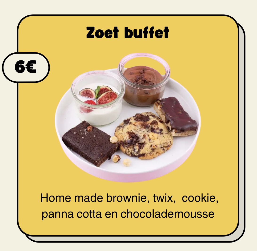 Een selectie lekkernijen voor dessertliefhebbers 🍮🍪! Geniet van een mix van brownie, Twix, huisgemaakte koek, panna cotta en chocolademousse voor een perfect zoet moment.