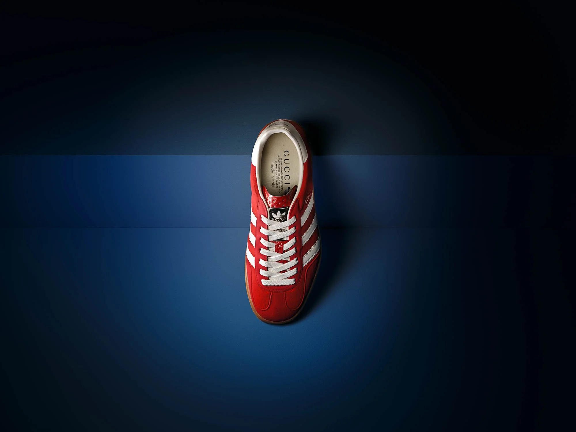 Roter Sneaker