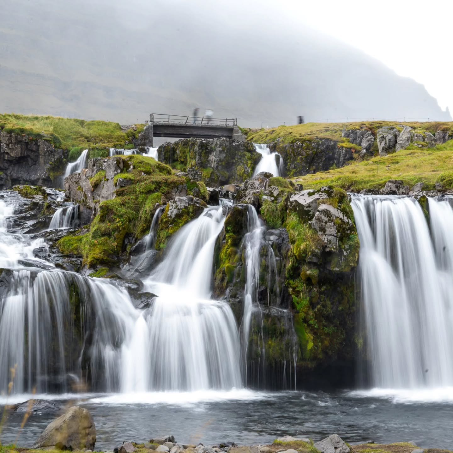 Icelandic waterfall:. 

Kirkjufellsfoss, Iceland 09-2024

#photography #photo #naturephotography #nature #roadtrip #iceland #foss #reflection #autumn🍁 #waterfall #sonyalpha #sony #picture #kirkjufellsfoss