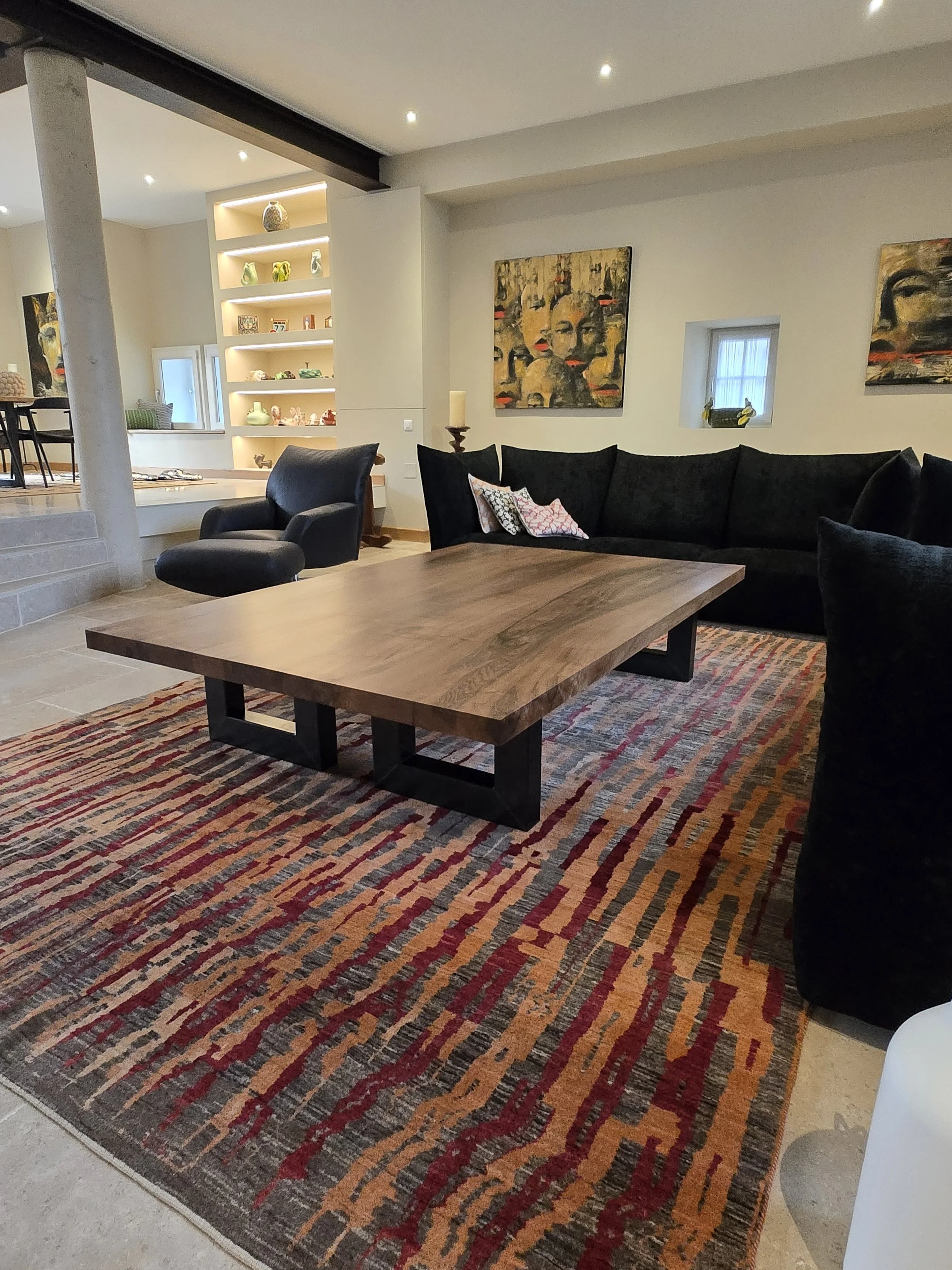 Table basse en noyer massif, pieds en métal, fabrication artisanale sur mesures, magnifique, ébénisterie Sauthier