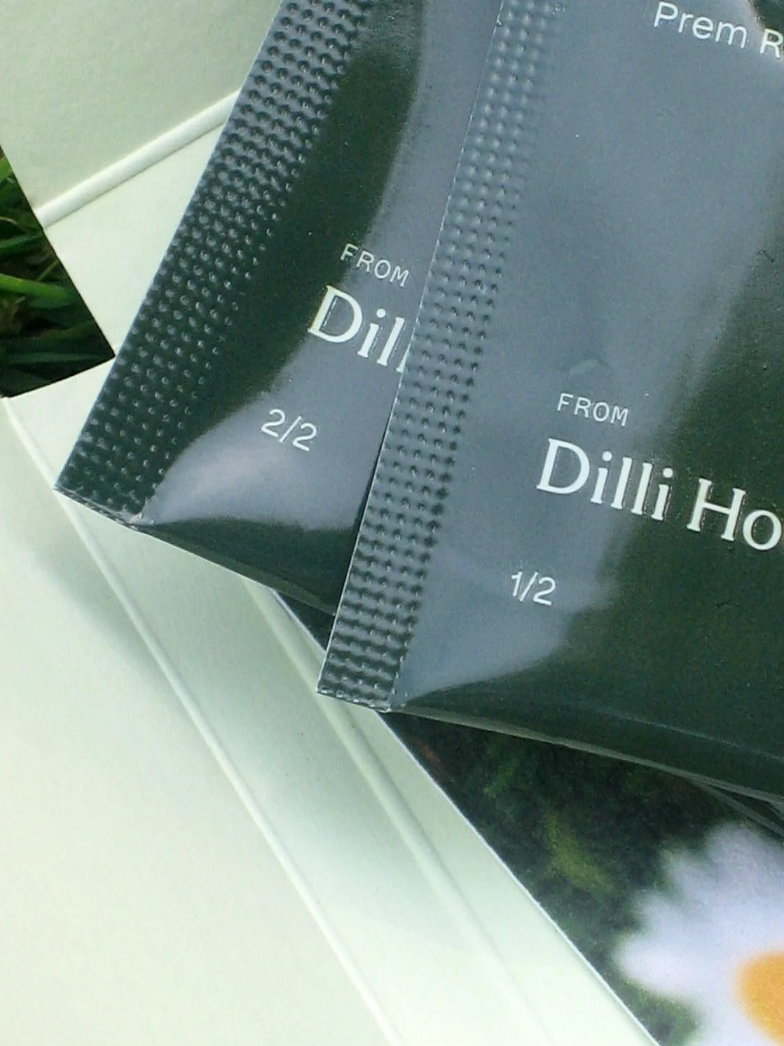 DilliHouse_StaticPost_SamplePackaging_CloseUp.jpg