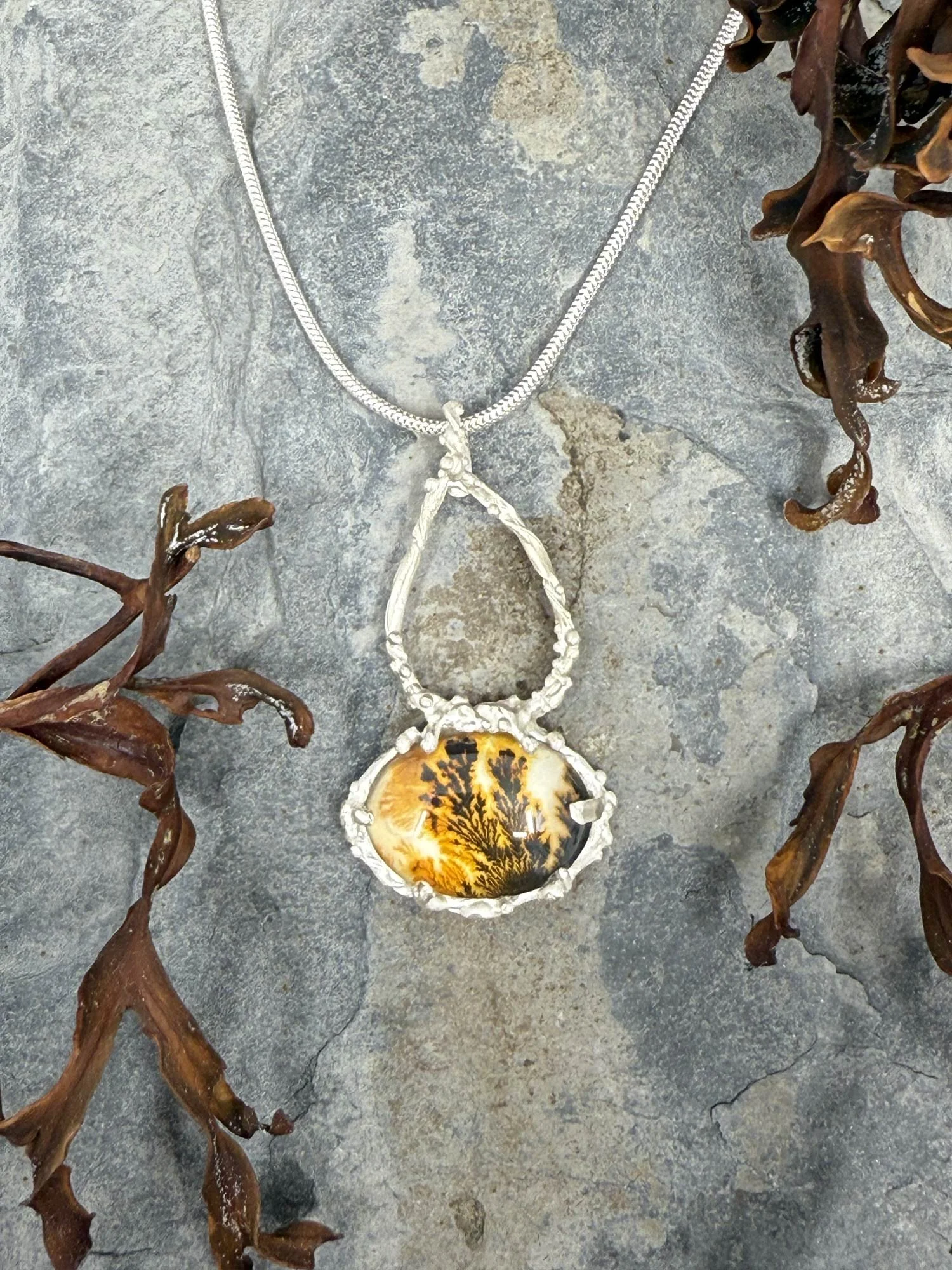 Seaweed Twist Necklace with Natural Dendritic Agate Stone
