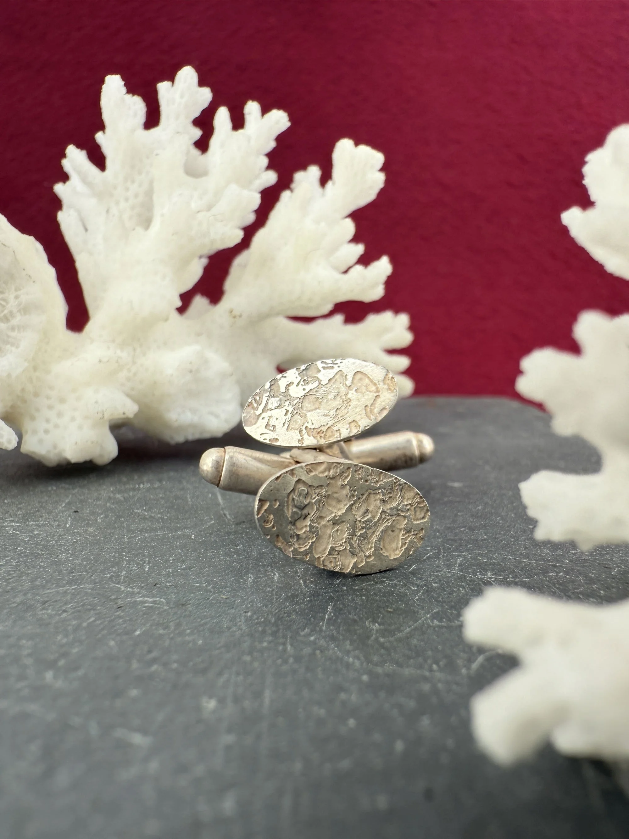 A-oval-silver-textured-cufflinks-cotswolds-present.jpg