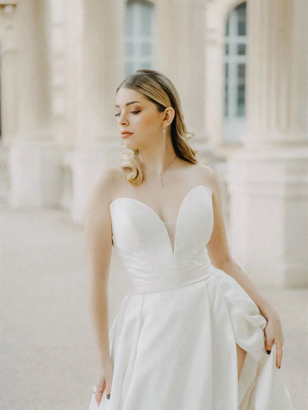 Un portrait n&rsquo;est pas un masque.
.
.
.
Il est r&eacute;v&eacute;lation.

Dans tes silences, 
dans tes fragilit&eacute;s, 
dans la lumi&egrave;re qui glisse sur tes yeux.

Je cherche la v&eacute;rit&eacute; douce de qui tu es.

Tu oses me montre