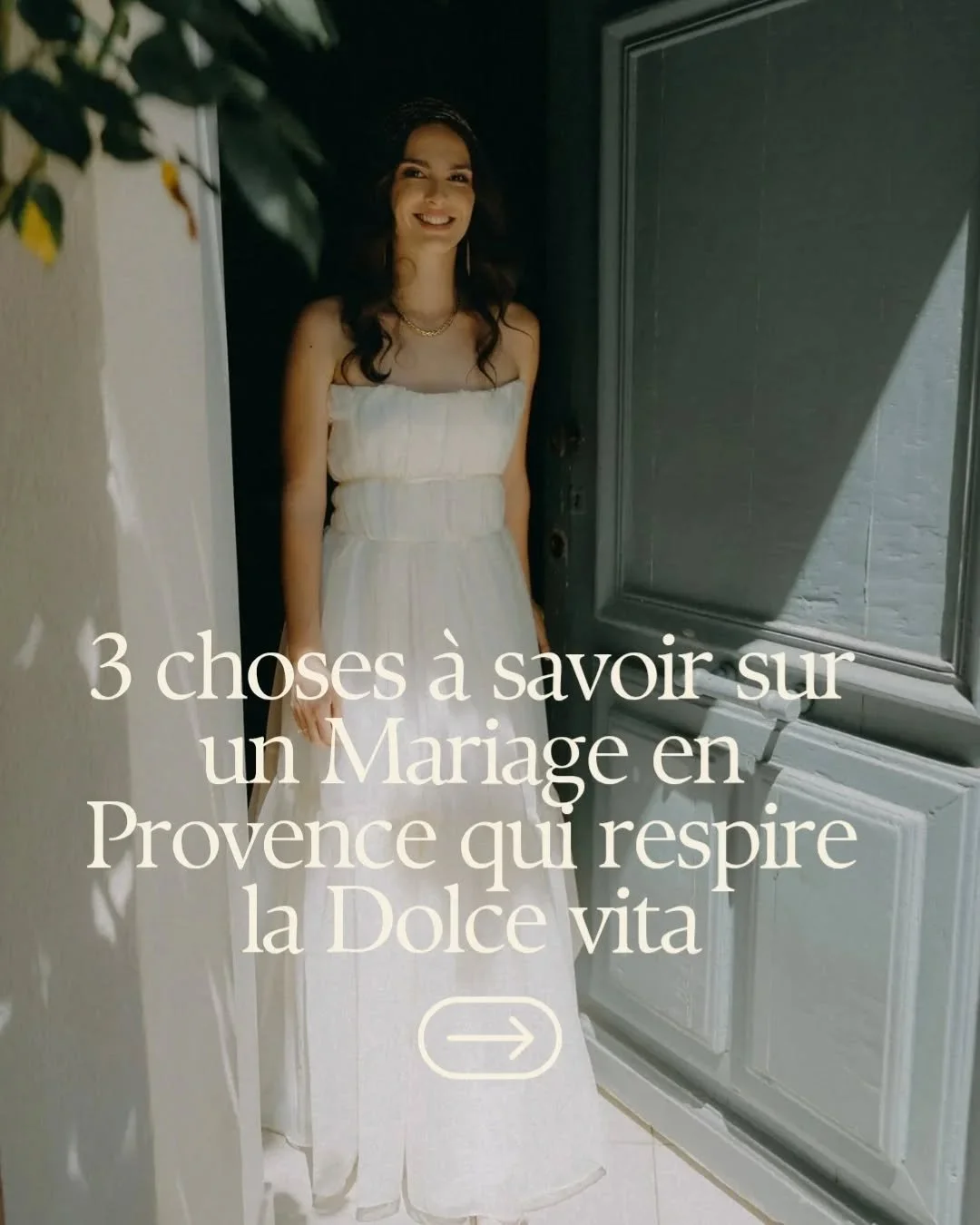 En Provence, certain mariage respire la Dolce Vita.
.
.
.
Cette l&eacute;g&egrave;ret&eacute; qui flotte dans l&rsquo;air chaud, 
la lumi&egrave;re qui caresse les murs, les mati&egrave;res,  les &eacute;toffes, 
les rires qui s&rsquo;&eacute;chappen
