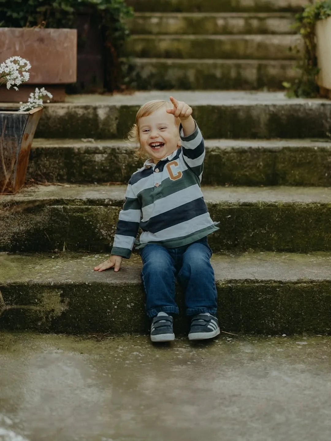 Et il restera quoi?
.
.
.
Vos enfants ne resteront pas petits.
Mais leurs &eacute;clats de rire, leurs courses dans les rues, leurs c&acirc;lins impr&eacute;vus, eux, peuvent rester.
Une photo de famille, c&rsquo;est du temps en cadeau.

Je suis Aur&