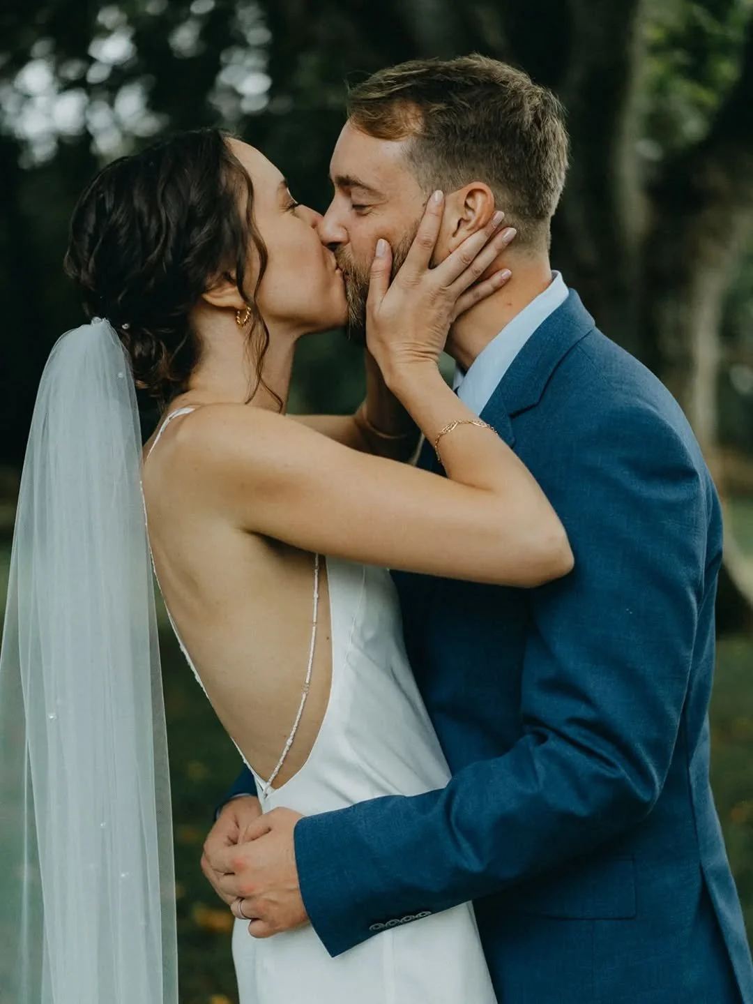 3 erreurs &agrave; &eacute;viter pour vos photos de mariage 
.
.
.

🤪 Tout vouloir contr&ocirc;ler!
La magie ne se planifie pas. Elle se glisse entre deux respirations, entre deux gestes spontan&eacute;s.

😑 N&eacute;gliger les moments simples!
Ce 