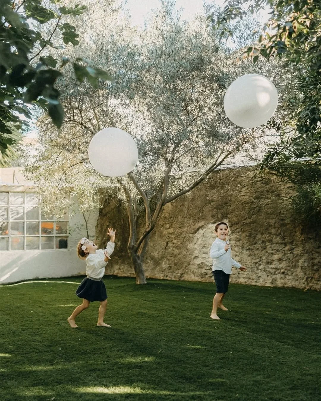 &ldquo;Ce n&rsquo;est pas nous.&rdquo;
.
.
.
Beaucoup ne se reconnaissent pas dans des photos trop pos&eacute;es, trop parfaites, des mises en sc&egrave;ne artificielles.

Moi, je ne fige pas ce que la "soci&eacute;t&eacute; attend" de toi,