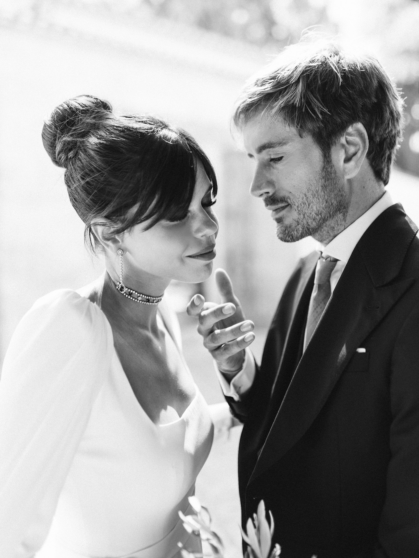 Un s&iacute; para siempre, con el brillo de las joyas que cuentan historias &uacute;nicas.

La belleza de Mar&iacute;a Jos&eacute; (@mery_licious ) en su gran d&iacute;a se enmarca en oro blanco, brillantes y zafiros. Un dise&ntilde;o exclusivo de pe