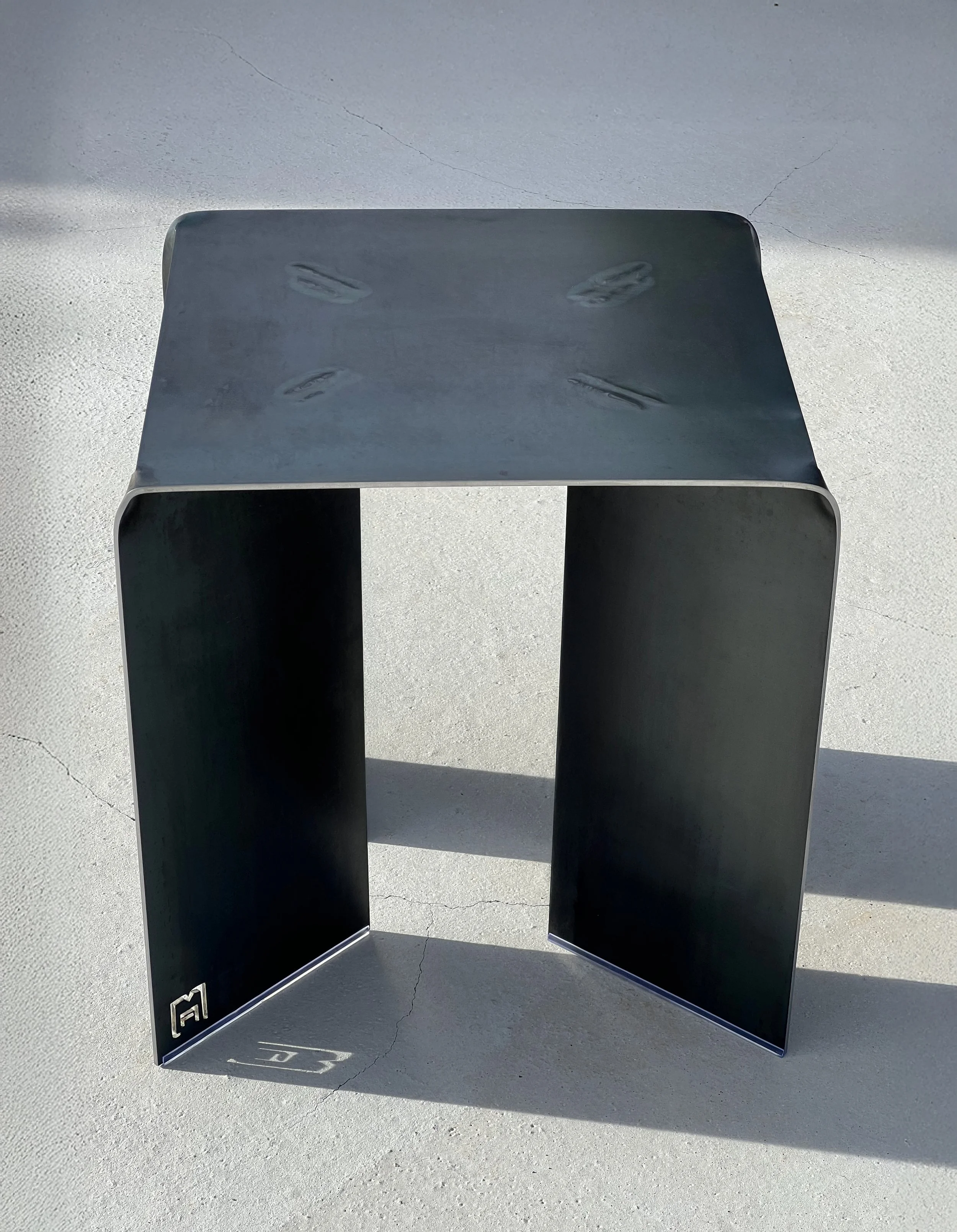 SHIRO black steel front view concrete.jpg
