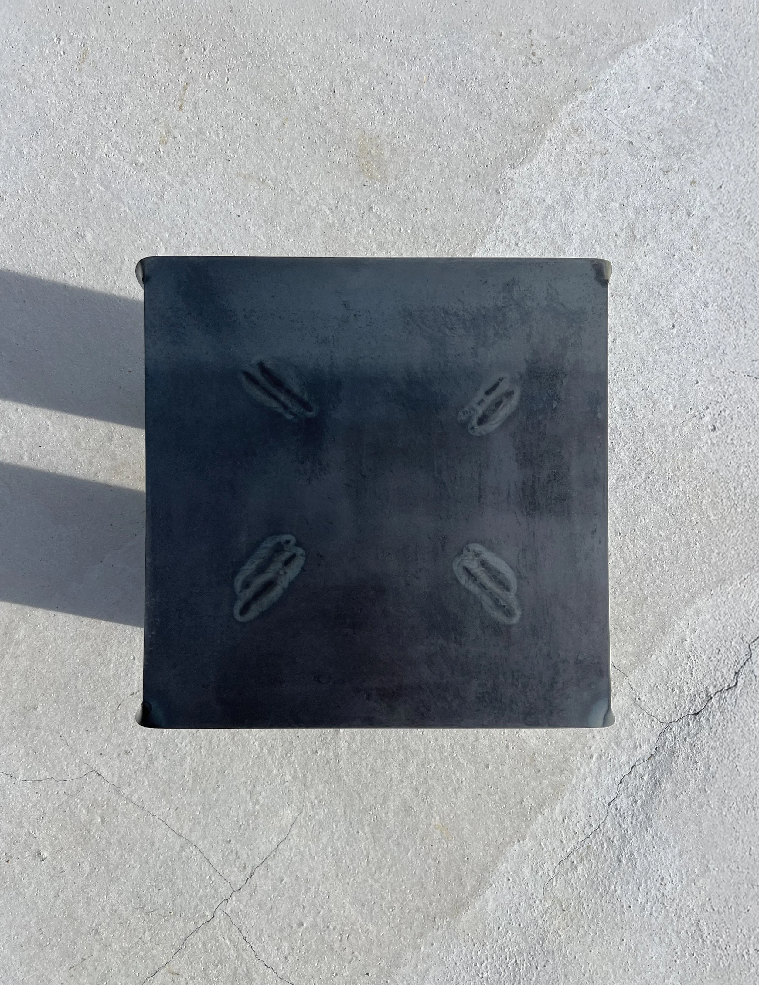 SHIRO black steel top view concrete.jpg