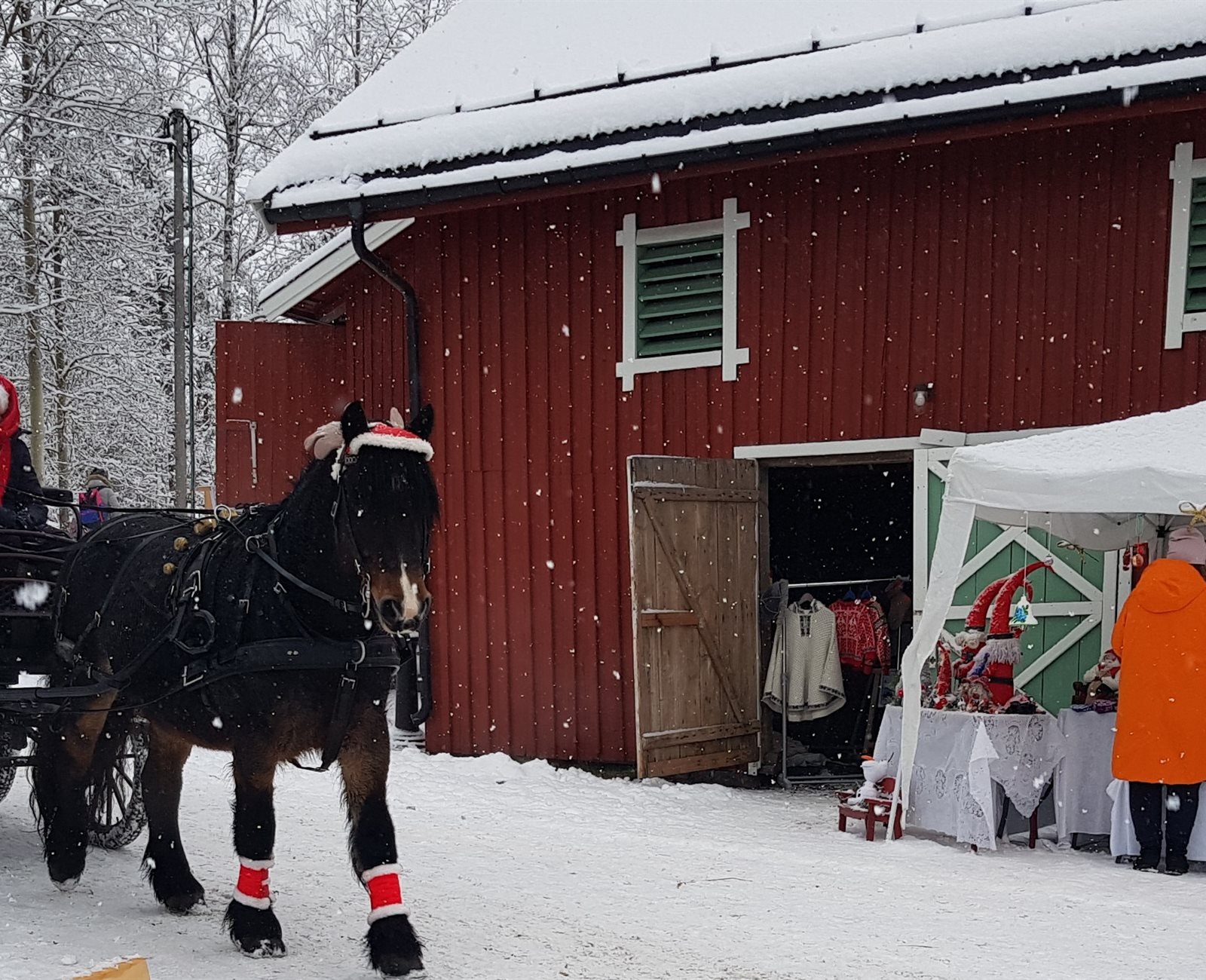 Velkommen til &aring;rets tradisjonsrike og stemningsfulle julemarked p&aring; L&oslash;renskog Bygdemuseum, Sk&aring;rer g&aring;rd, n&aring; til helgen
6.&ndash;7. desember kl. 12&ndash;16 🎄✨

P&aring; den gamle g&aring;rdstunet og l&aring;ven fyl