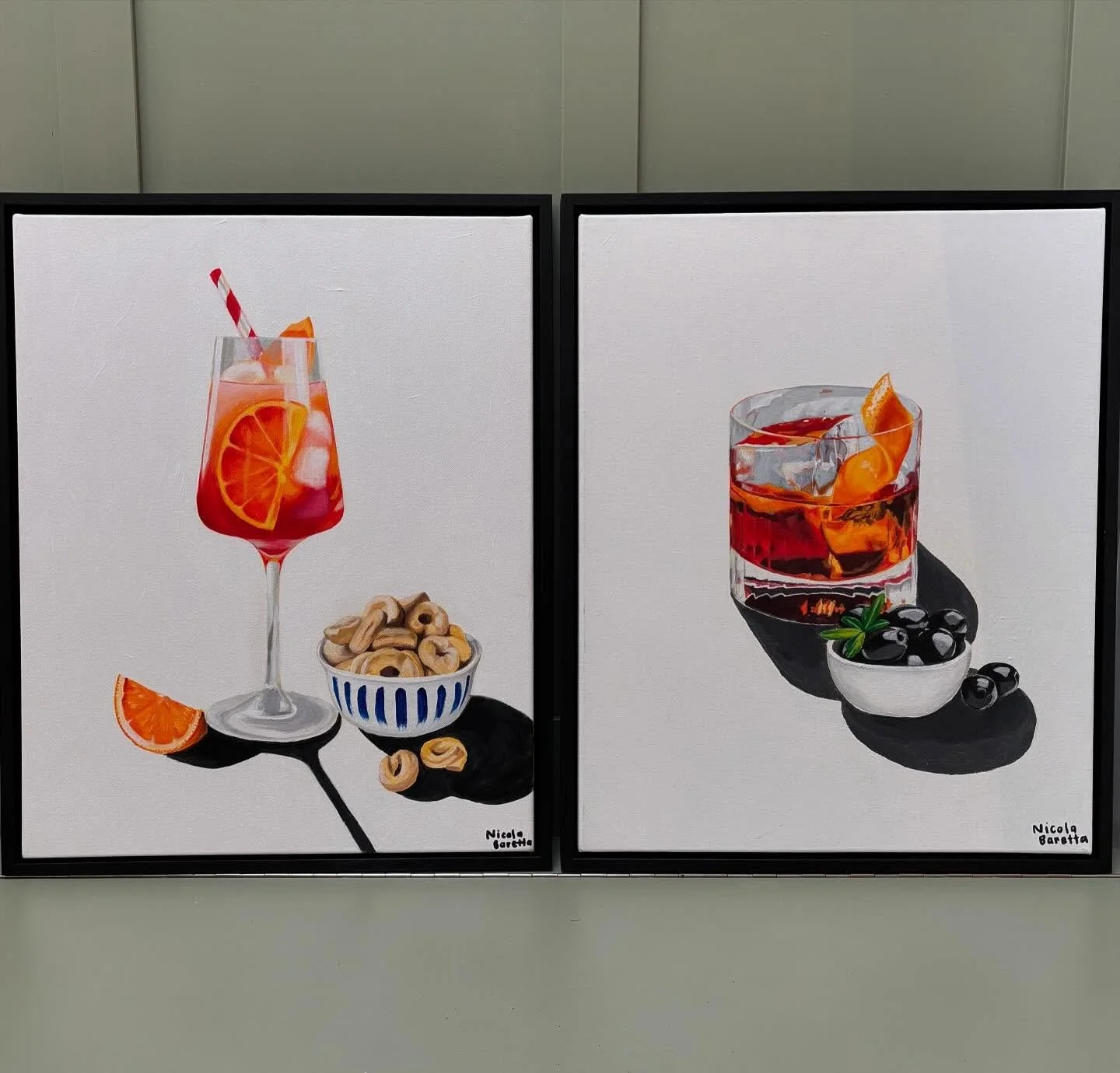 Italian lovers. 🍹🥃 The Aperol spritz &amp; the negroni. That&rsquo;s Amore! 🇮🇹. 

These have both sold but you can swipe to see what originals are available to buy (&pound;250 framed) and don&rsquo;t forget, you can commission a bespoke drink and