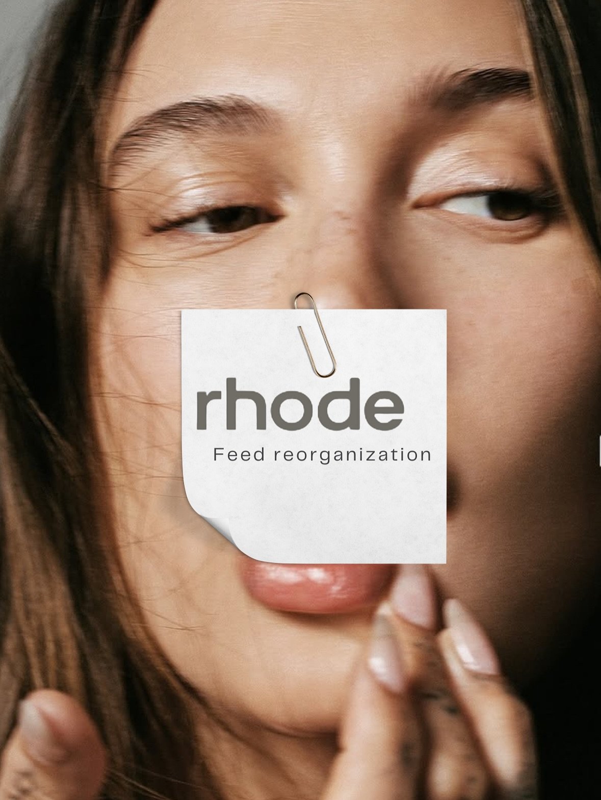 Reprenons le feed de RHODE.
Leur marketing est TR&Egrave;S fort, ils savent comment captiver leur audience.
Aujourd&rsquo;hui, l&rsquo;objectif est de rendre le feed plus &eacute;pur&eacute; et minimaliste, fid&egrave;le &agrave; l&rsquo;esth&eacute;