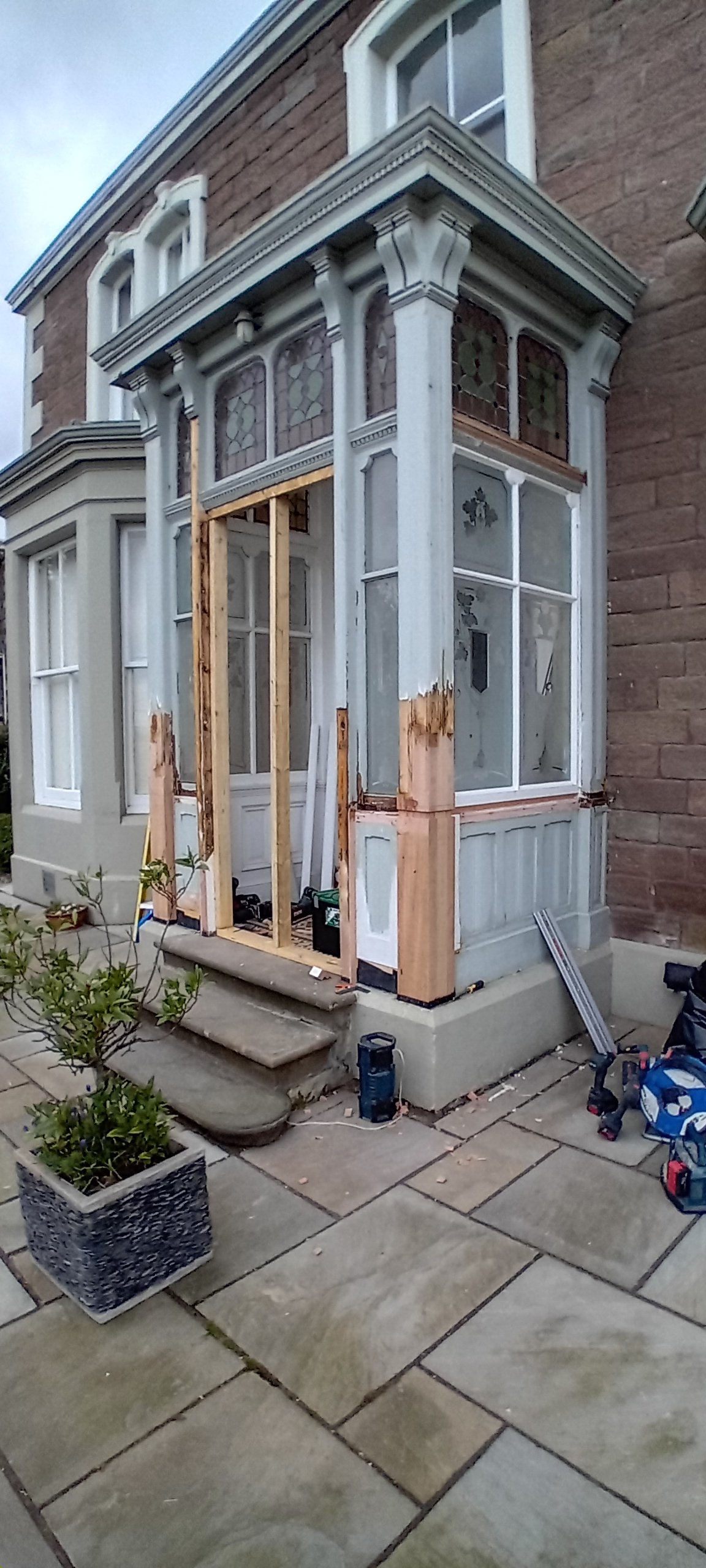 On a project in Newport, after arranging for a new sash on the side to be made and installed, we quickly discovered major structural problems with four front main posts that were rotten and needed repairs. Previous repair work had been done, but the 