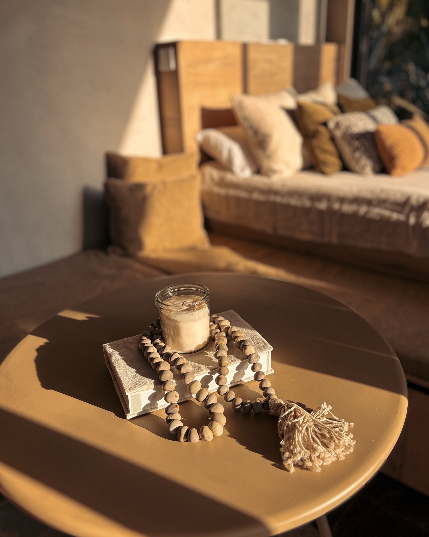 Golden hour visiting Ndoto Ndogo every evening☀️
Photos nyt @misskikono 

#visittanzania #travelafrica #exploretheworld
#tanzaniaviews #bucketlisttravel #naturelovers
#ecohome #offgrid #luxuryliving #safaritanzania #airbnbtanzania #sustainablehome #a