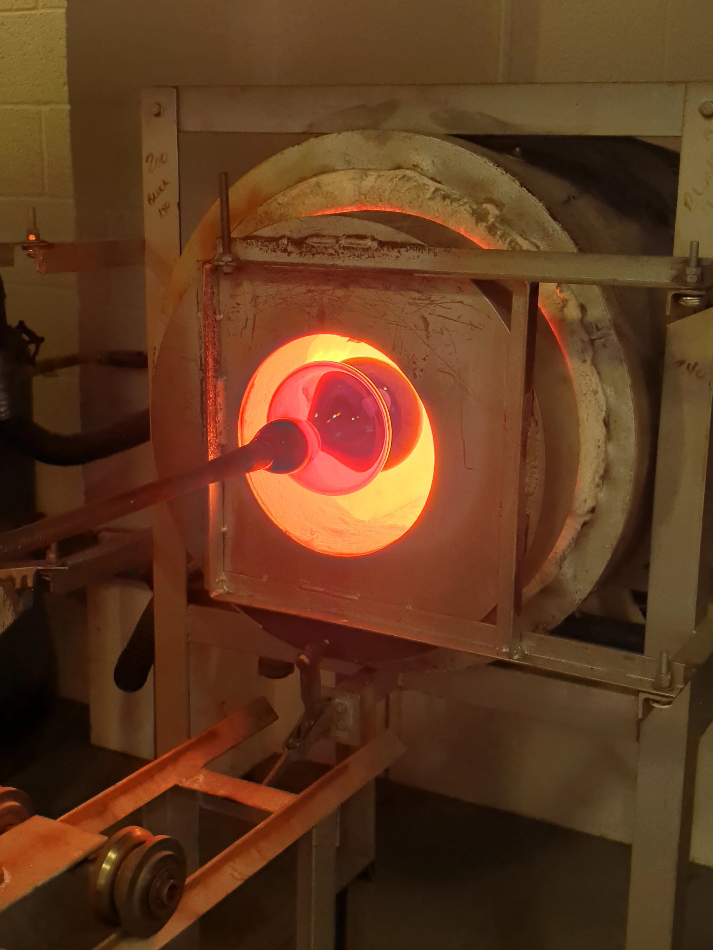 How to prepare your first visit to a glass studio for production?
