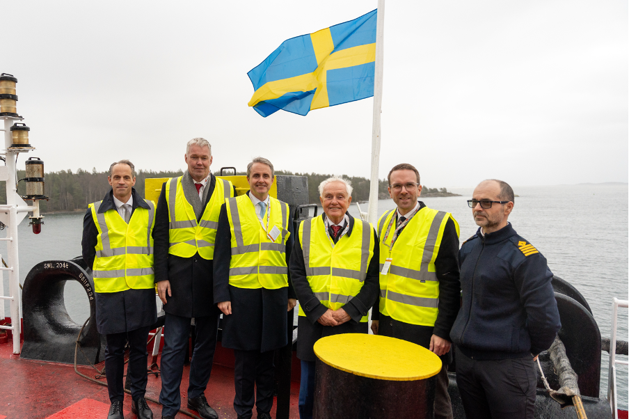 Stena Surprise hoists the Swedish flag