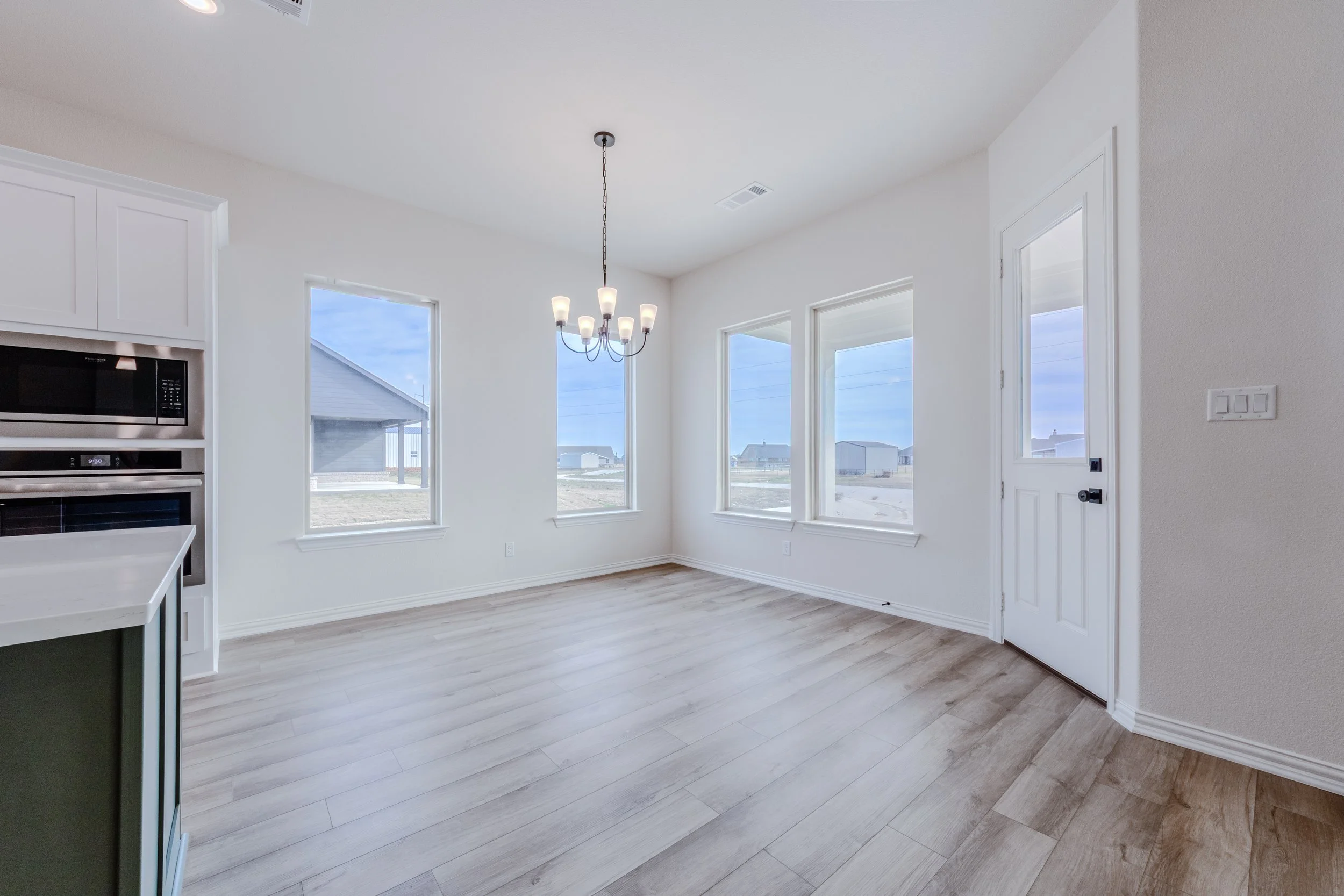 “Professional HDR real estate interior and exterior photography and video tours in the DFW area, showcasing properties with clarity and impact.”