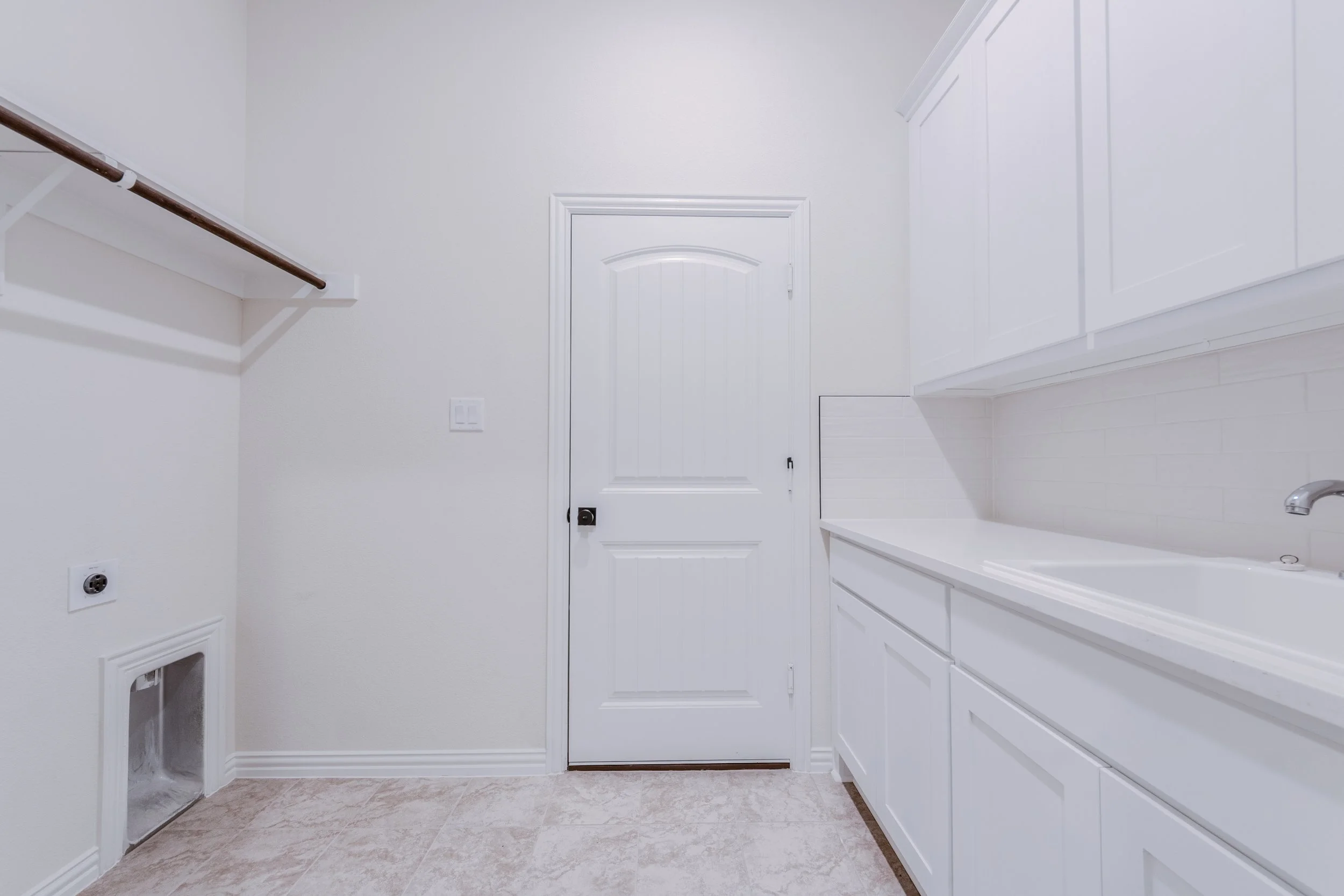 “Professional HDR real estate interior and exterior photography and video tours in the DFW area, showcasing properties with clarity and impact.”