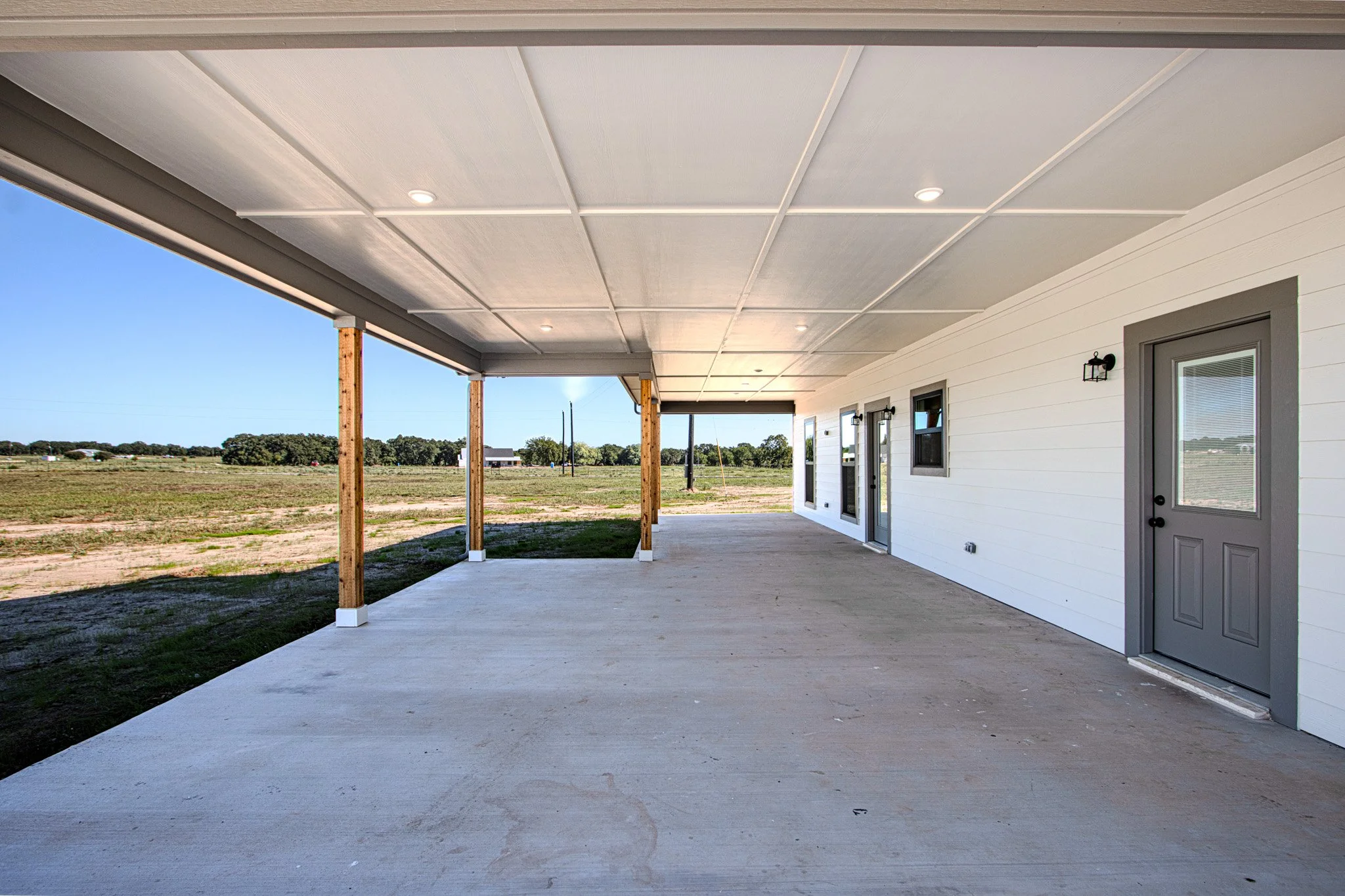 Exterior 14.jpg