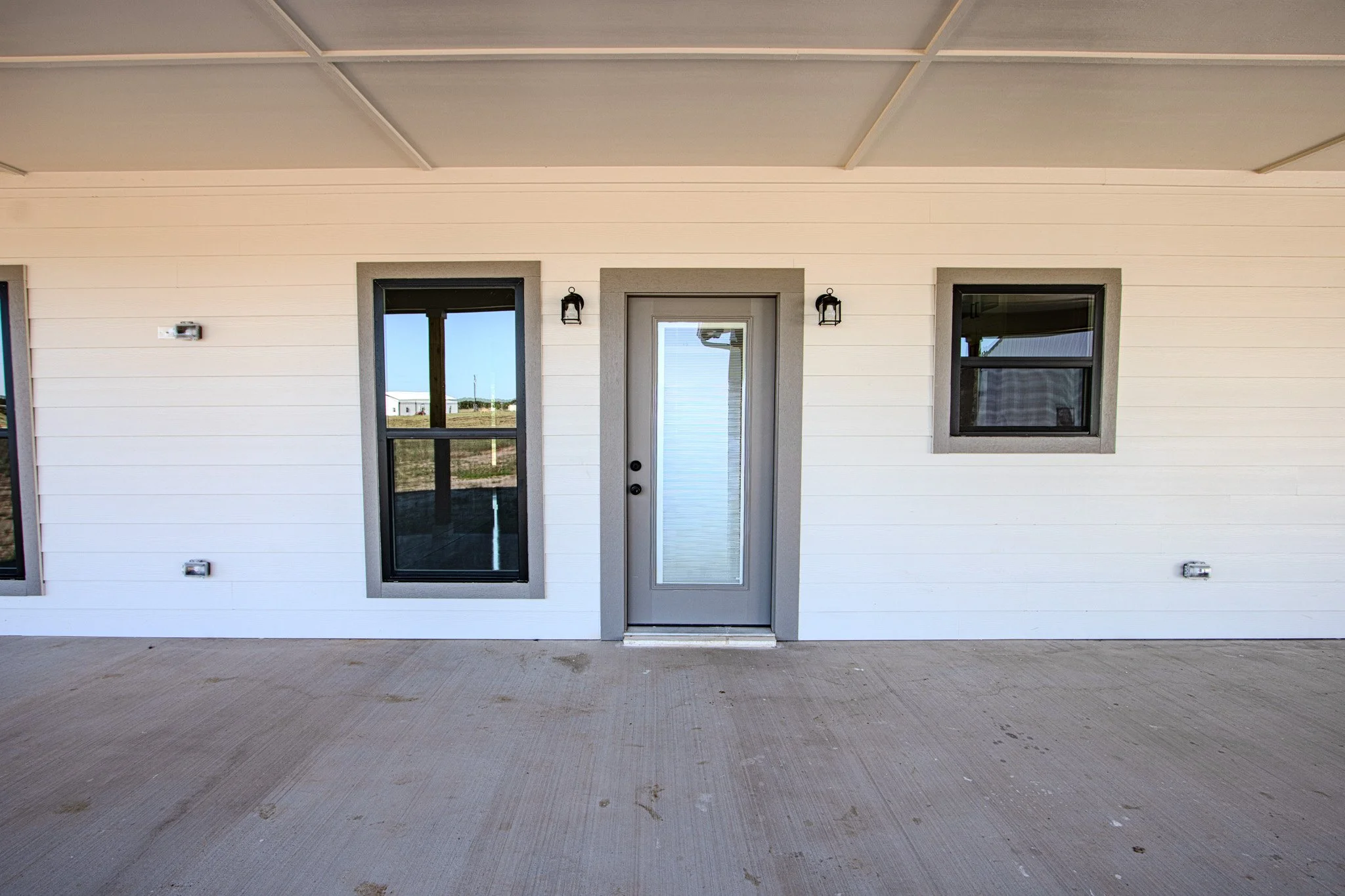 Exterior 6.jpg