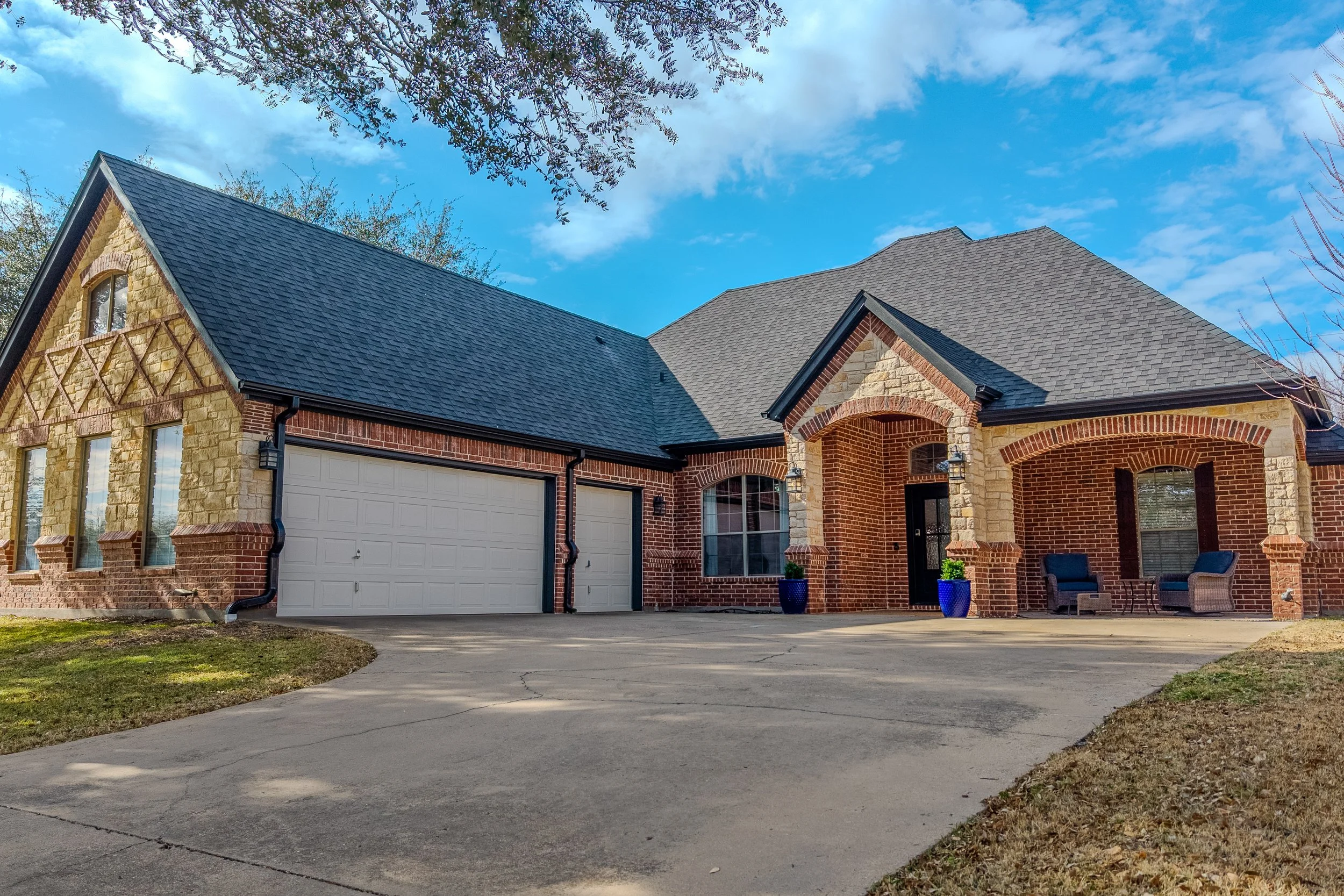 9001 Ravenswood Drive (Grandbury, Texas)