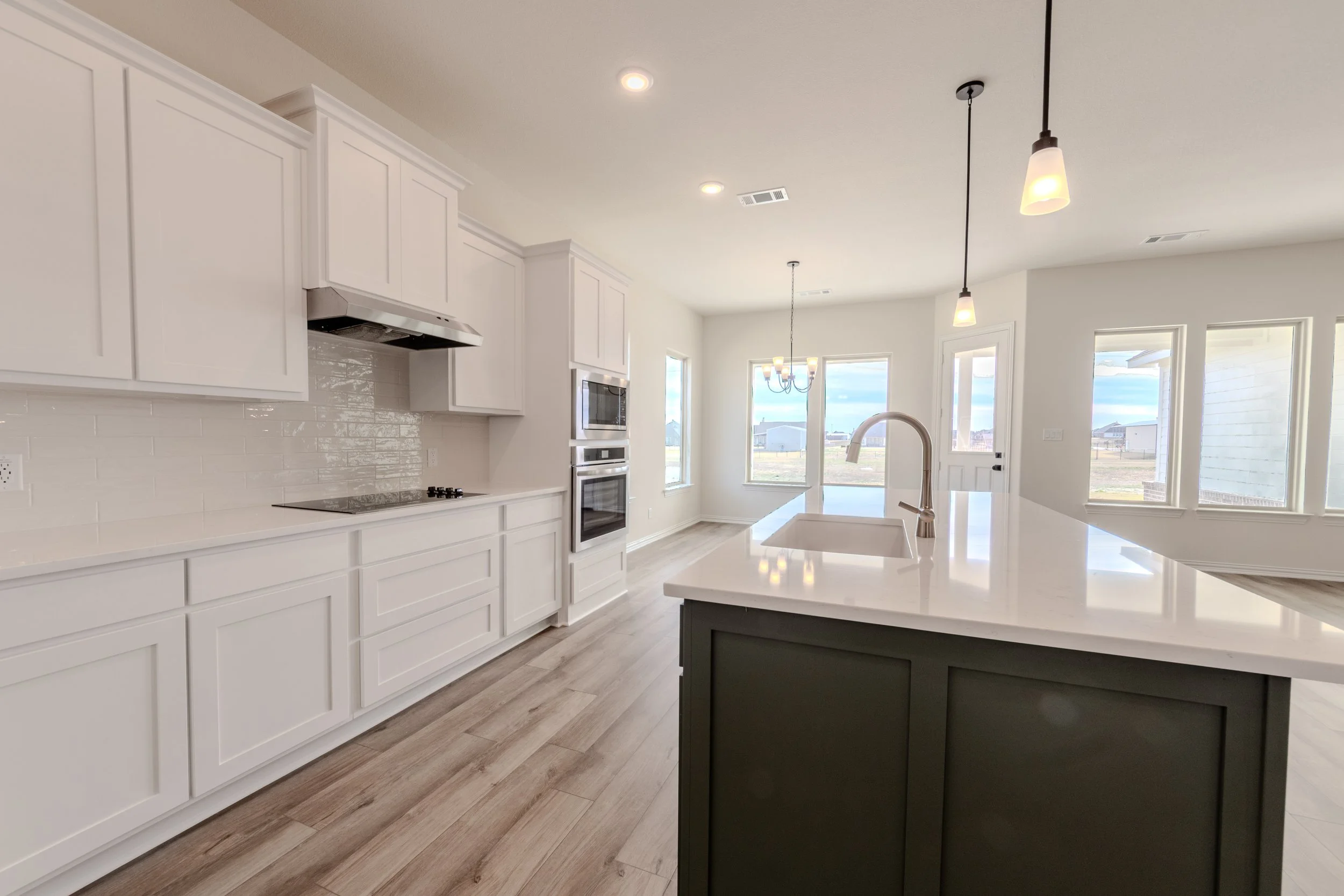 “HDR real estate interior photography in the DFW area showcasing a bright home with balanced lighting, wide-angle view, and sharp details.”