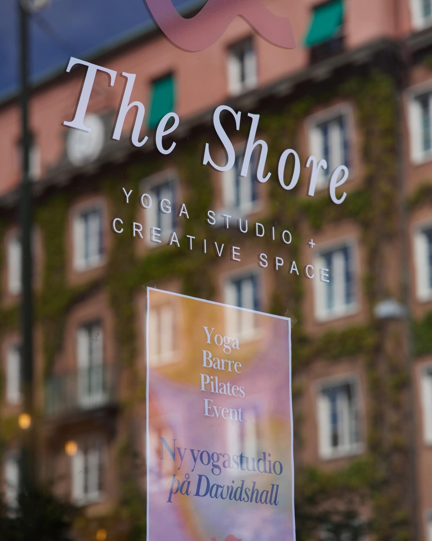Välkomna in vår studio på Davidshallstorg 1. Vårt schema med pass och event hittar ni uppe i vår profil 💕
〰️
〰️
〰️
📸 @remi.mae.studio
#theshore #theshorestudio #davidshall #davidshallstorg #yogamalmö #malmöyo