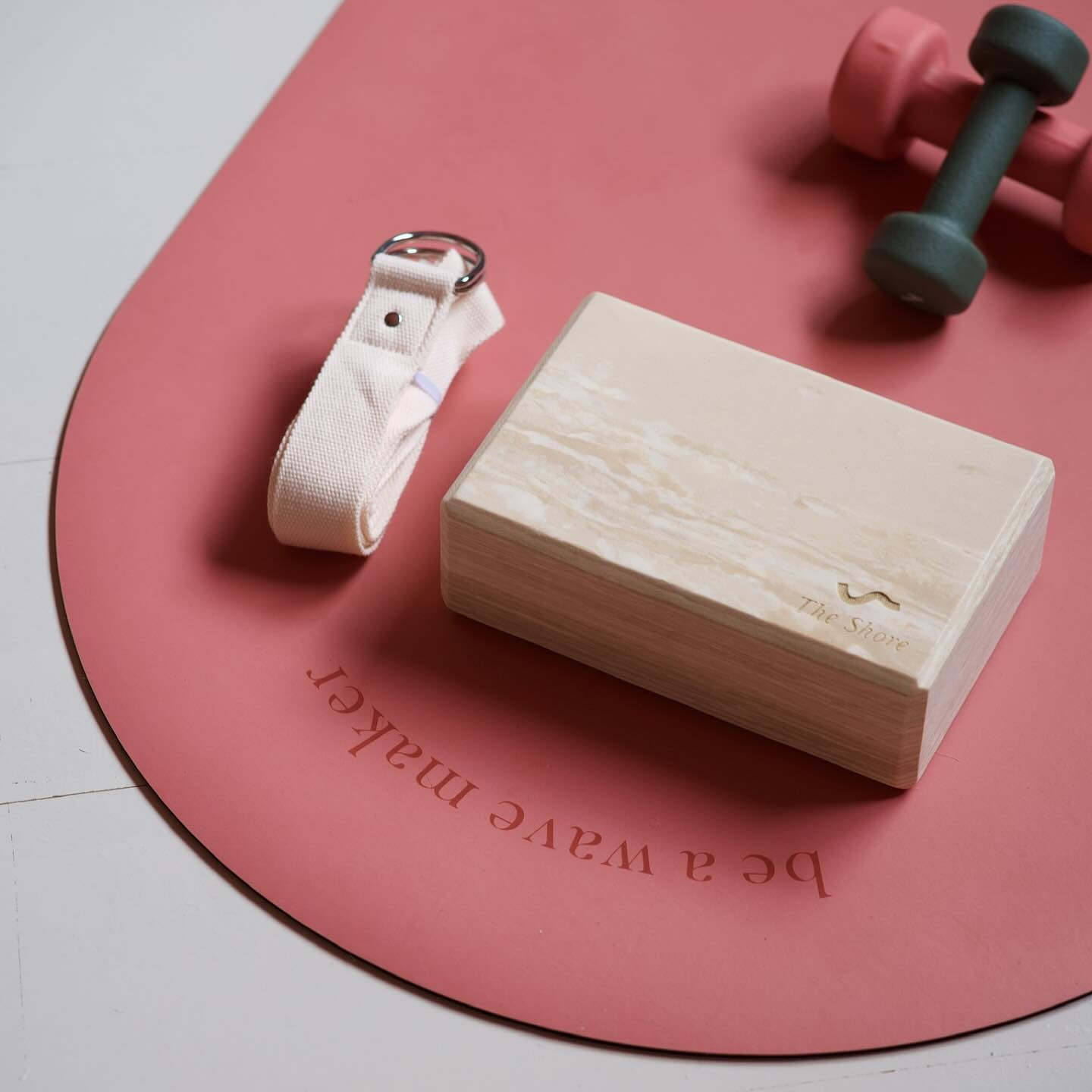 Våra fina produkter som vi är så stolta över 💕
〰️
〰️
〰️
📸 @remi.mae.studio
#theshore #theshorestudio #yogaprodukter #malmöyoga #malmöbarre #barrefitness