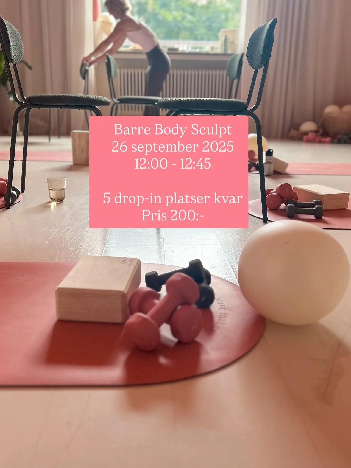 Det händer mycket kul i studion idag 🤩
1. Barre 〰️Body Sculpt 12.00-12.45
2. After work event 〰️ Champagne för själ och sinne 16.00-17.30
3. Foto & konst utställning med DJ 〰️ 19.00-22.00
Välkomna!