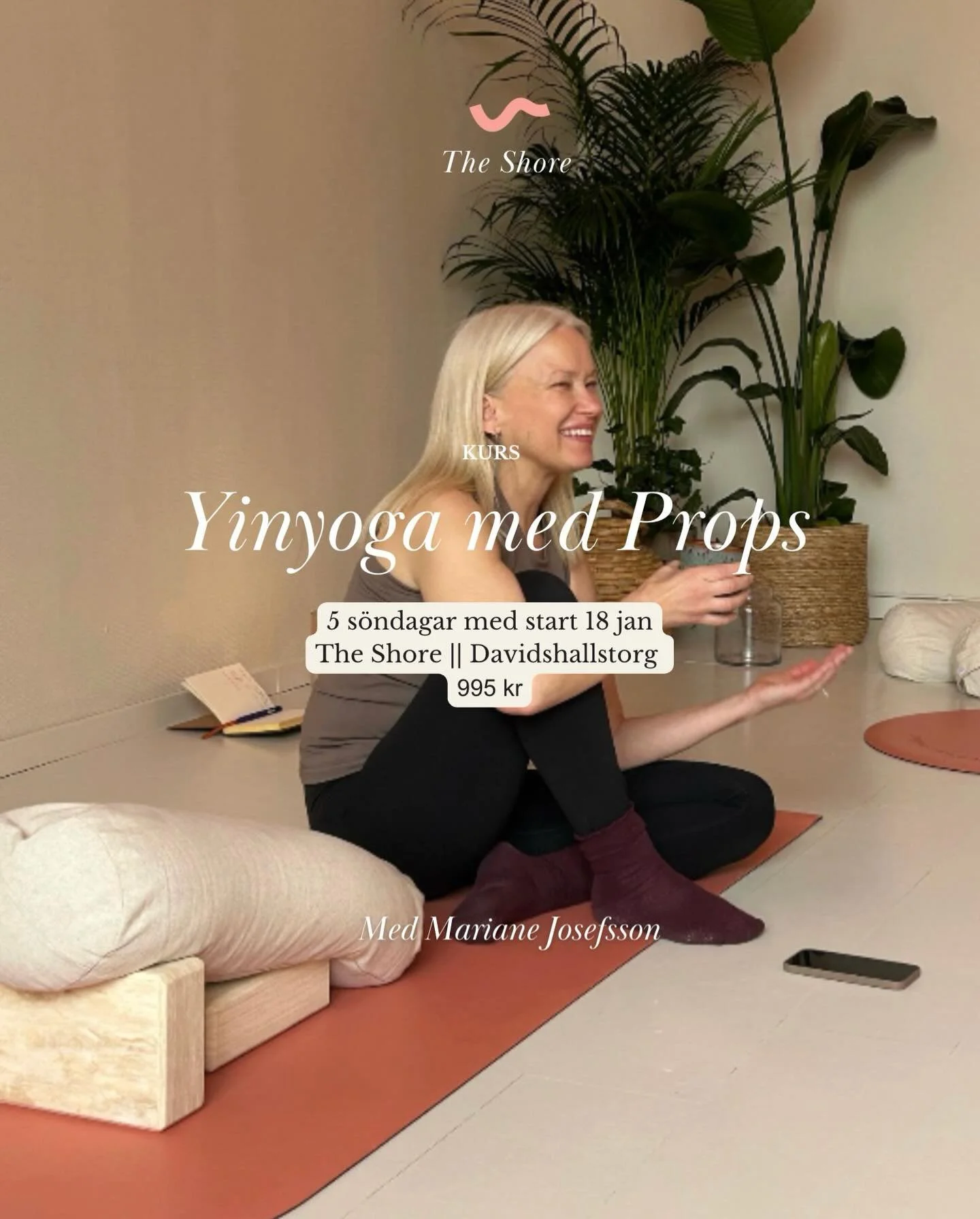 V&auml;lkommen till en unik Yin Yoga-kurs d&auml;r du vi anv&auml;nder redskap f&ouml;r att ge kroppen precis den start p&aring; &aring;ret som den l&auml;ngtat efter. Under fem s&ouml;ndagar guidar vi dig genom mjuka positioner, djup &aring;terh&aum