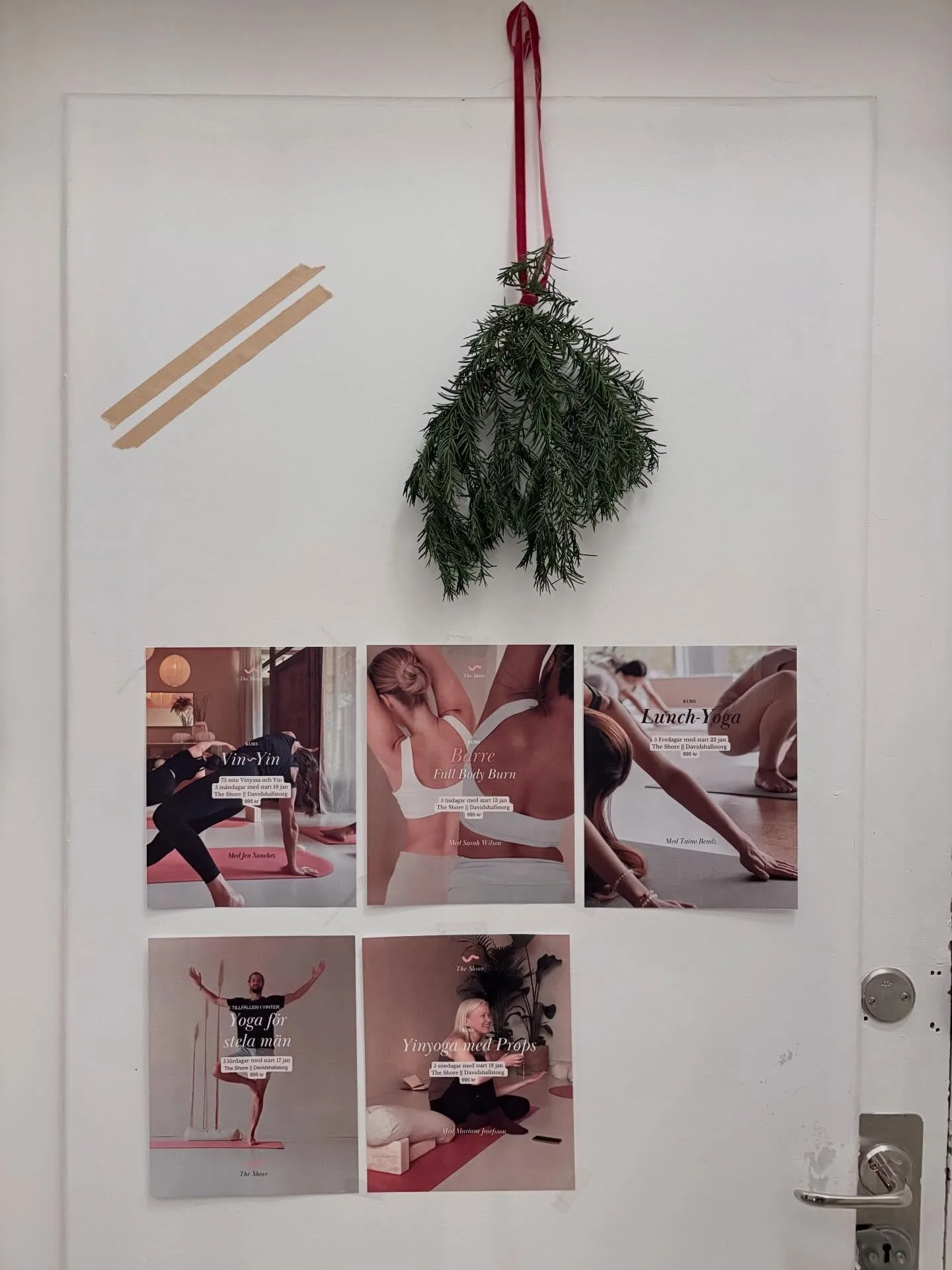 In och boka er p&aring; &aring;rets f&ouml;rsta kurser. Vi har en plats kvar p&aring; Barre men platser kvar p&aring; annat, s&aring;som fredags lunch yoga, yin-yoga och yoga f&ouml;r stela m&auml;n. F&ouml;rst till kvarn. 
Kopiera l&auml;nken f&ouml