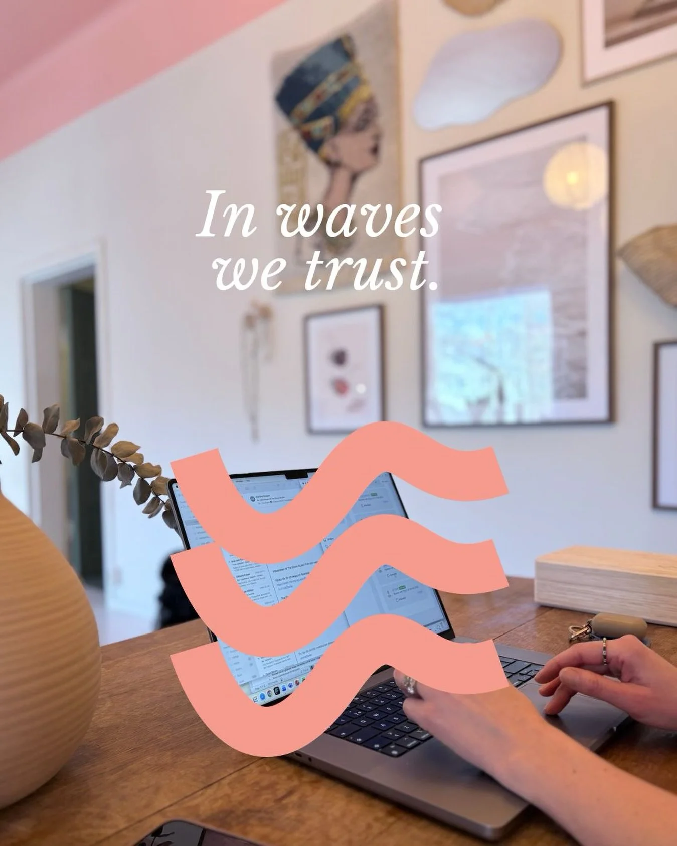 Hela livet har en v&aring;glik rytm.
Gl&auml;dje och sorg r&ouml;r sig som ebb och flod, m&auml;nniskor kommer och g&aring;r. Sociala inbjudningar dundrar ibland in och sen kan det stundvis k&auml;nnas lite v&auml;l torrt i kalendern. V&aring;gor in 