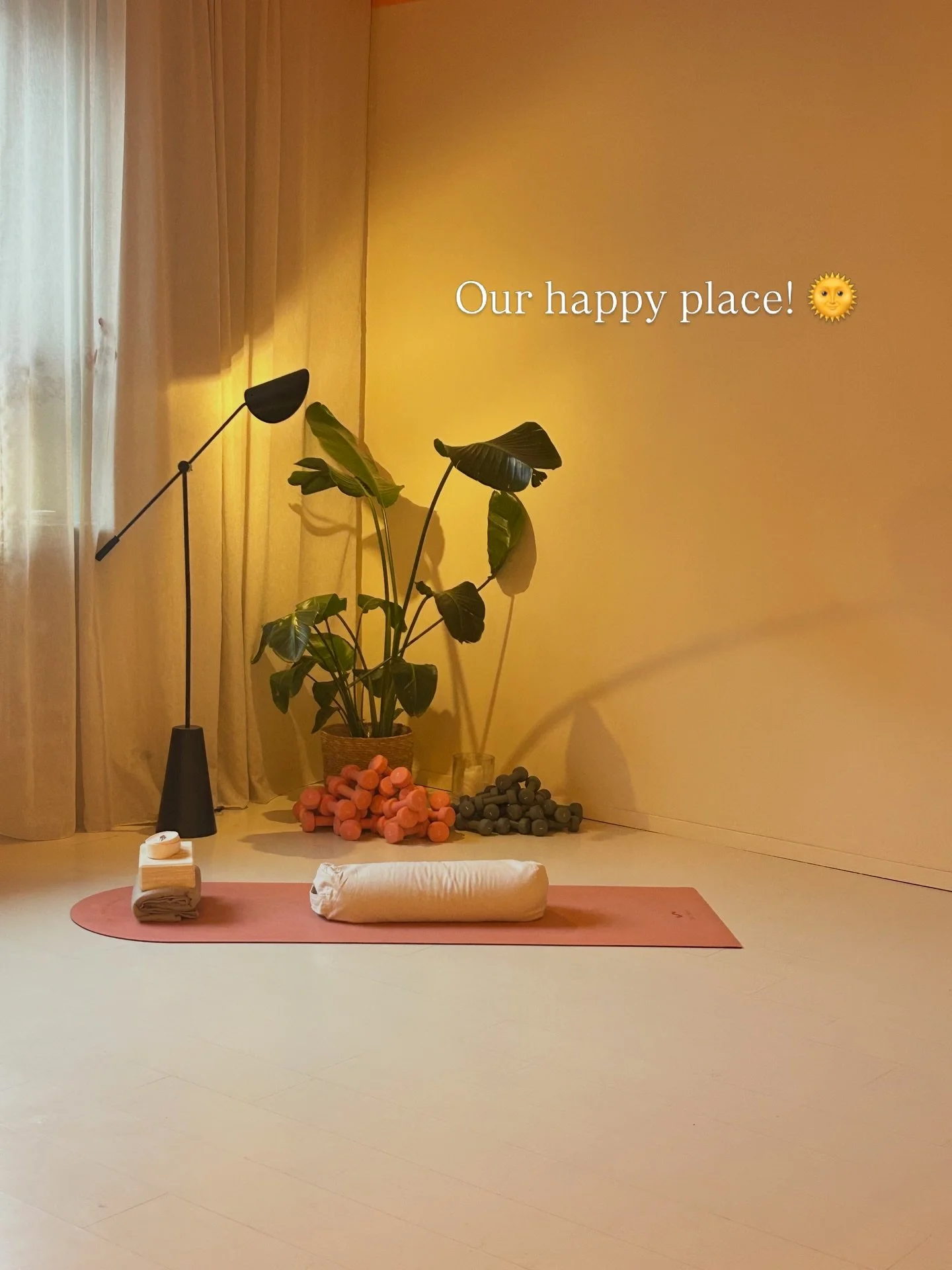 Okej, v&aring;rt riktiga happy place &auml;r kanske i en fiktiv men ack s&aring; fantastisk italiensk tr&auml;dg&aring;rd fylld med n&auml;ra och k&auml;ra, med vyer &ouml;ver berg och dalar. MEN det h&auml;r &auml;r inte ett illa substitut. 😄 Tambu