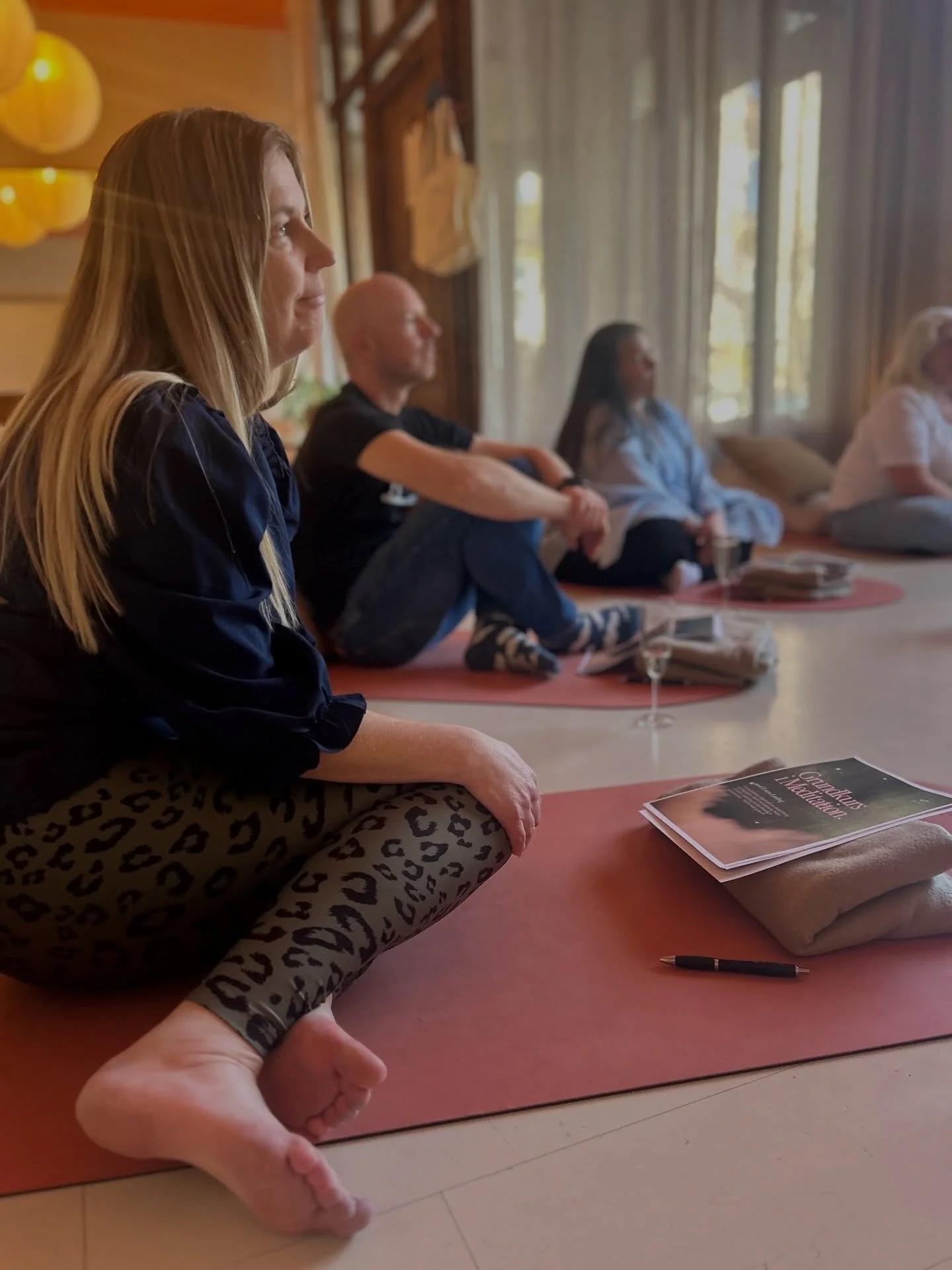 Tack alla som kom ig&aring;r till v&aring;r AW Sip &amp; Meditation. Som alltid, en superfin kurs av Lisen och som alltid - underbart att f&aring; h&auml;nga med er nya och gamla bes&ouml;kare. 🧡🌞🌸

〰️〰️〰️
Be a wavemaker